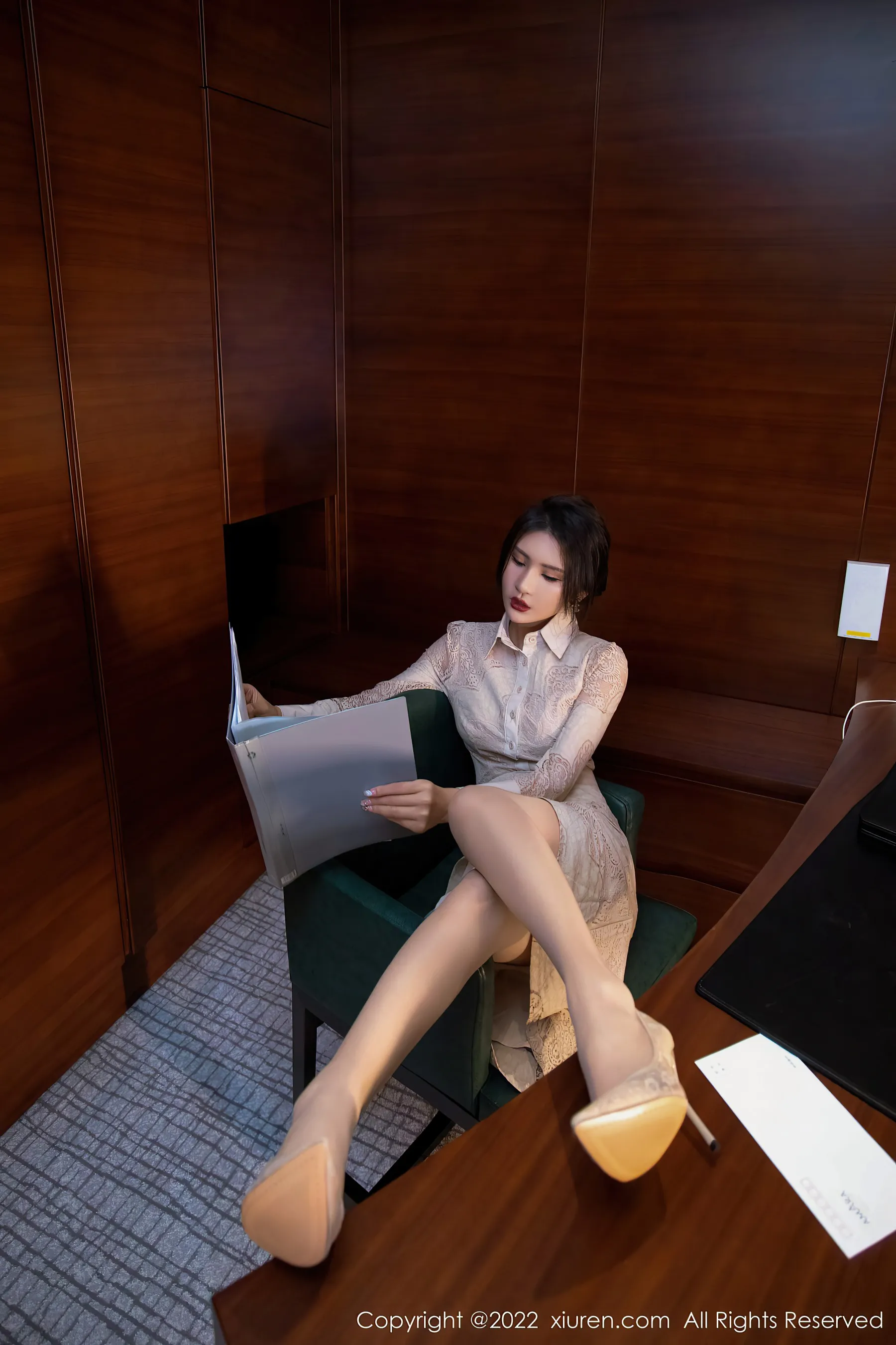  秀人网 No.4874 Emily尹菲 丝袜美腿OL写真第17张