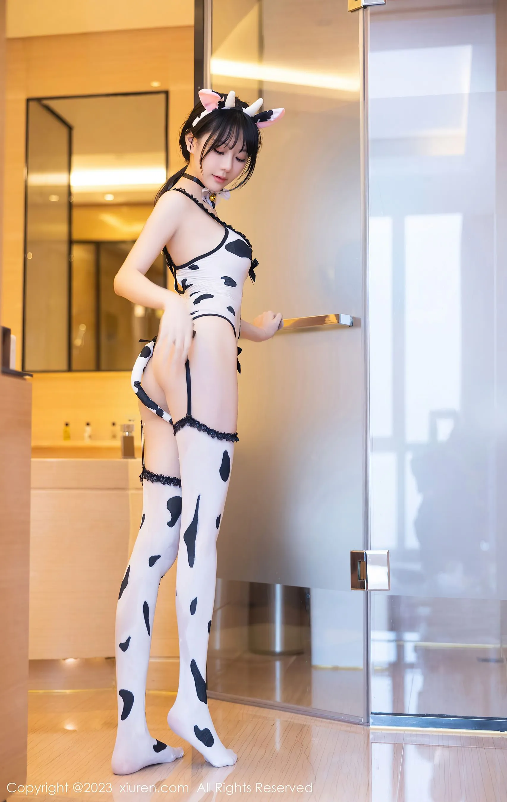  秀人网 No.6774 幼幼 奶牛装美腿第22张