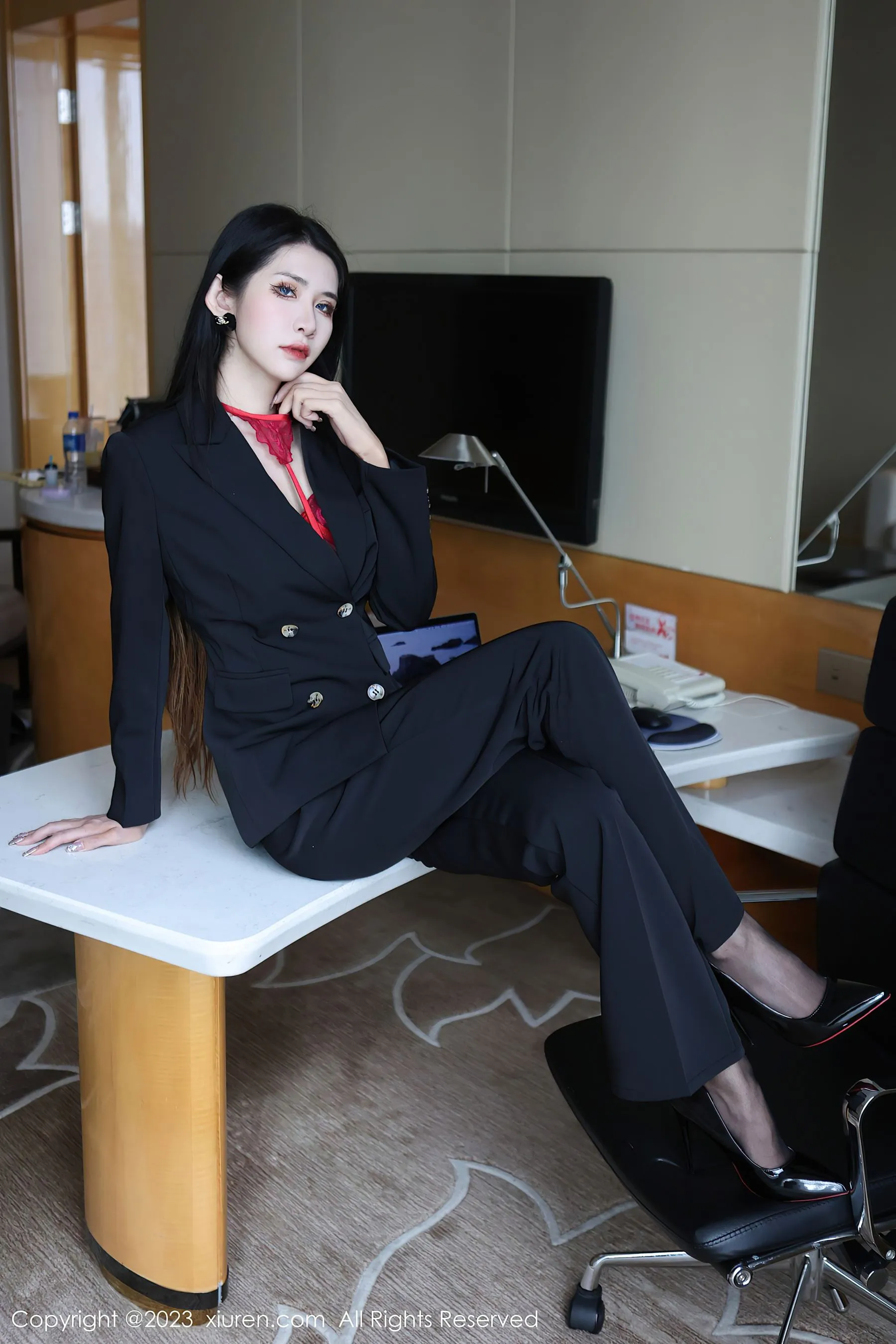  秀人网 No.6402 依娜Yina 美腿新人第28张