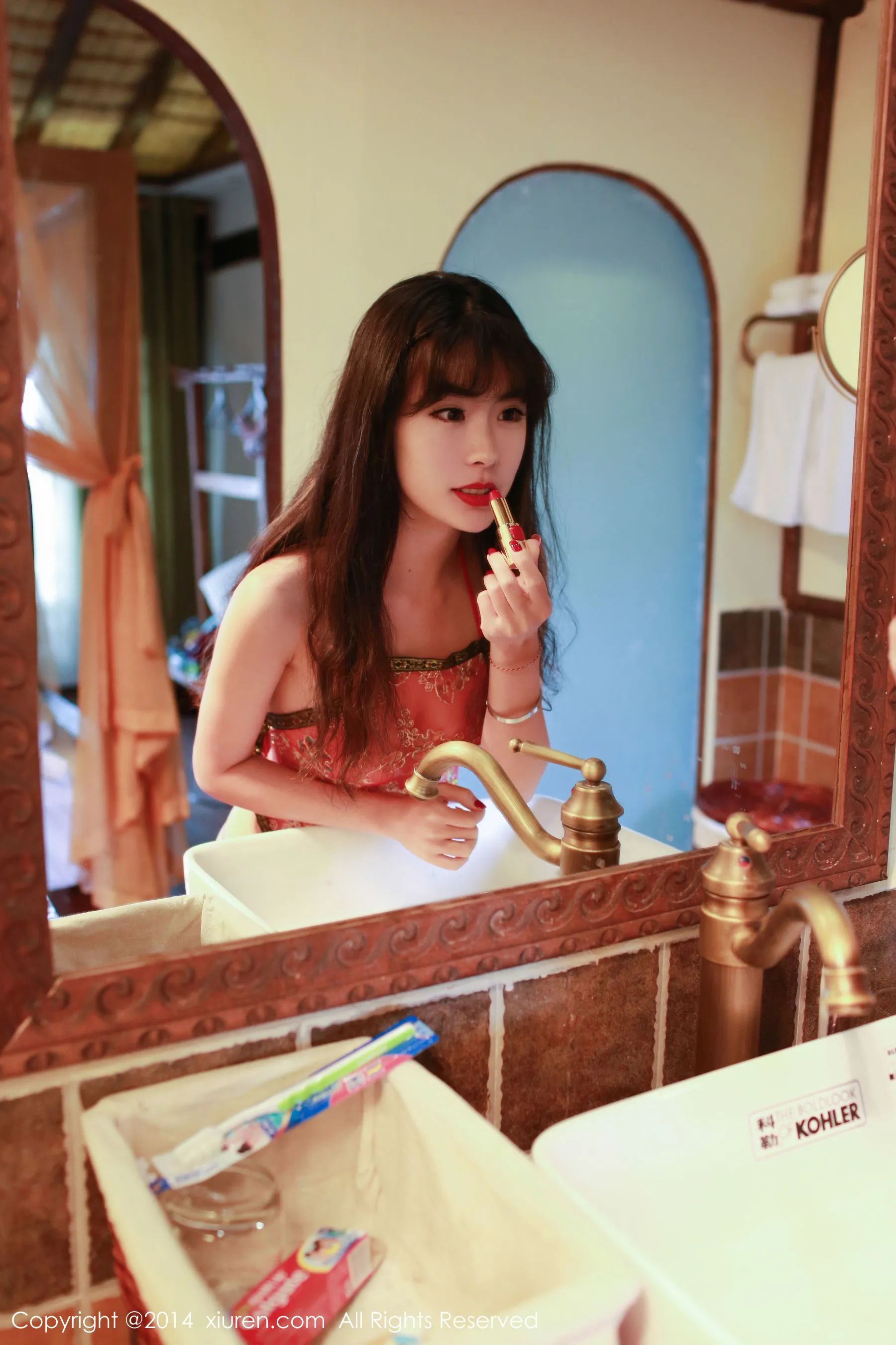  刘雪妮Verna《丽江旅拍》性感肚兜+长裙系列 秀人网 No.231第4张