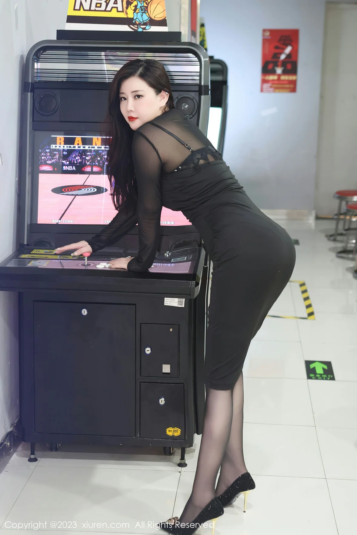  XiuRen 秀人 No.7230 王婉悠Queen 电玩城黑色薄纱性感写真 [72P]第3张