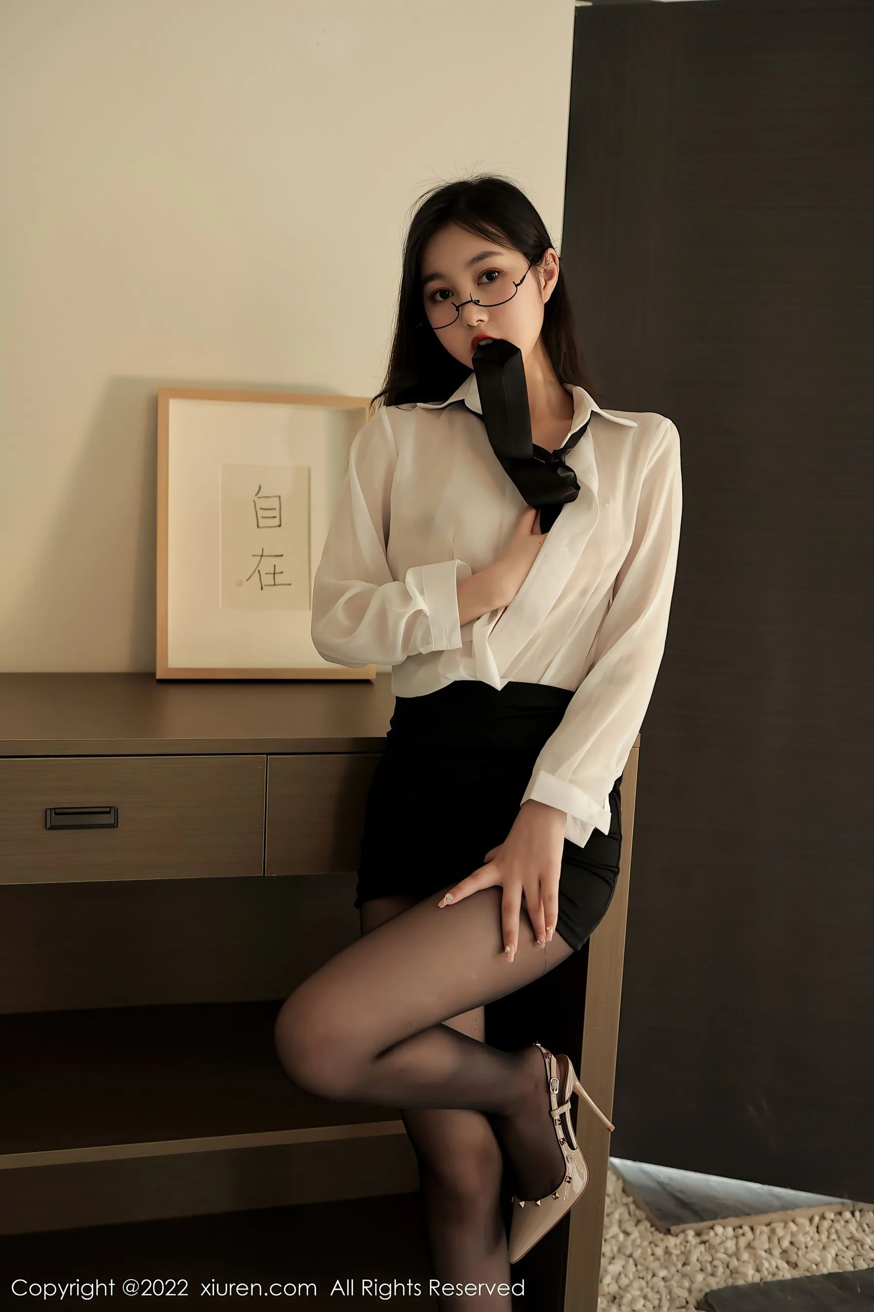  秀人网 No.5117 谢晚晚 黑丝美腿第2张