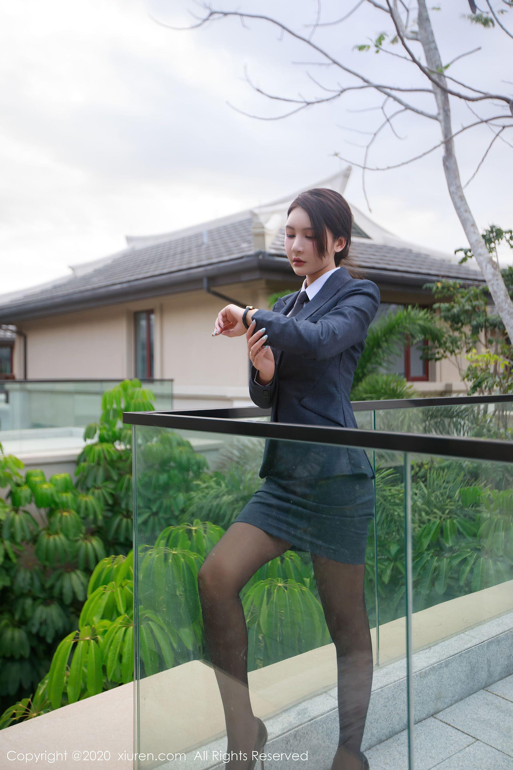  秀人XIUREN No.2309 Emily顾奈奈第4张