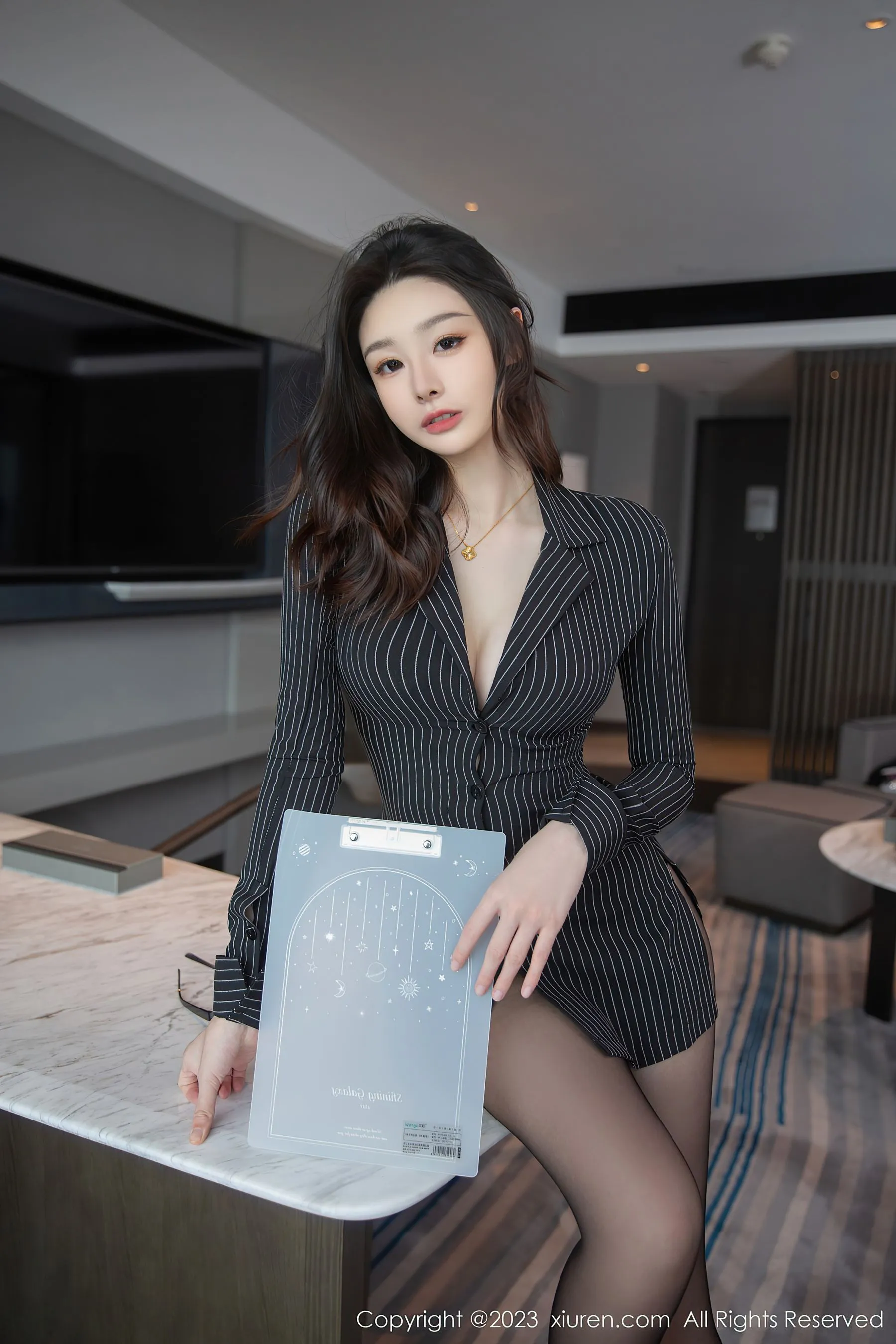  秀人网 No.6376 是小逗逗 黑丝美腿第25张