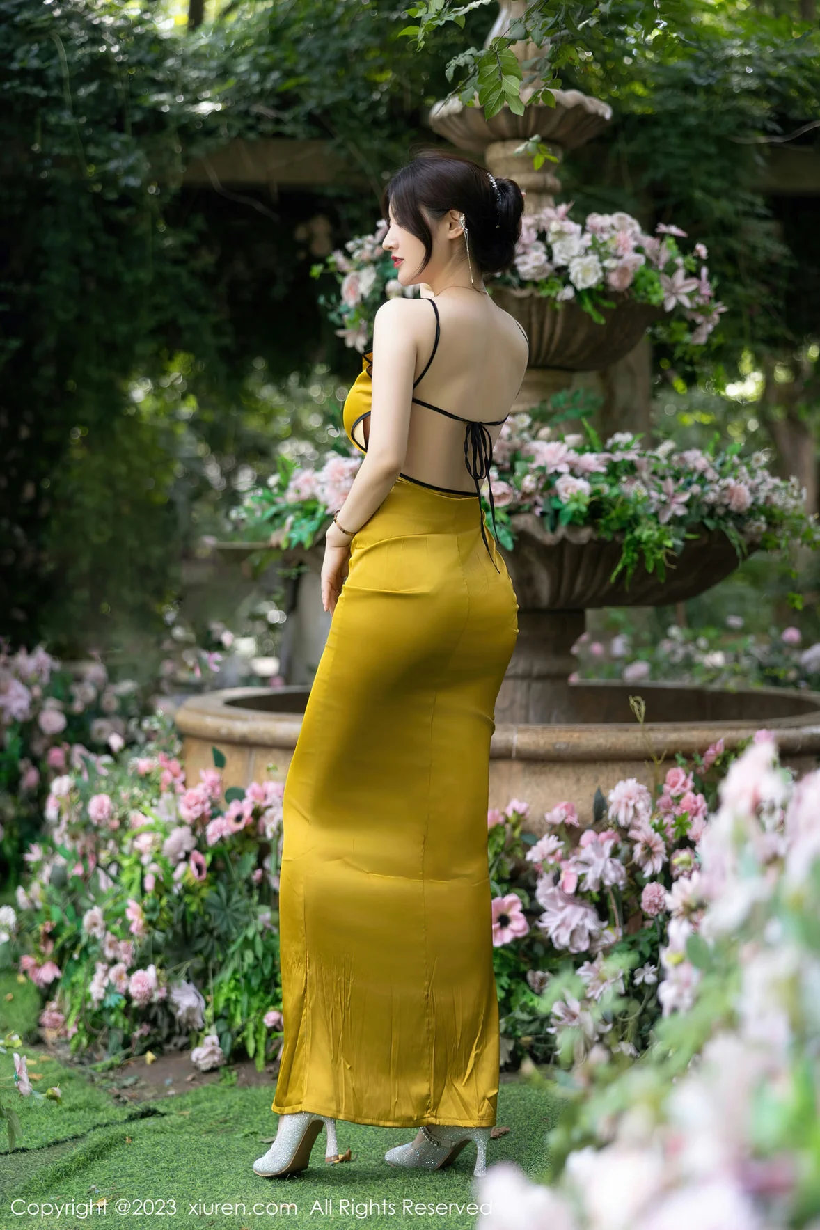  XiuRen 秀人 No.7302 诗诗kiki 吊带长裙性感写真 [84P]第9张