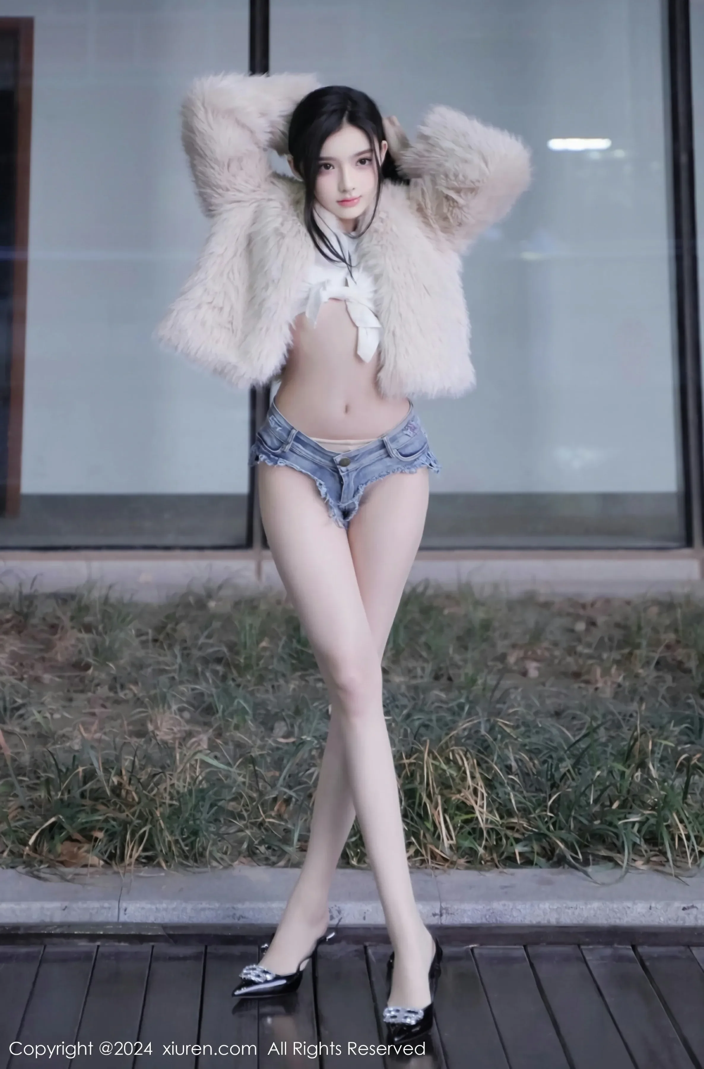  XiuRen 秀人 No.8261 龙雪儿 [77P]第1张