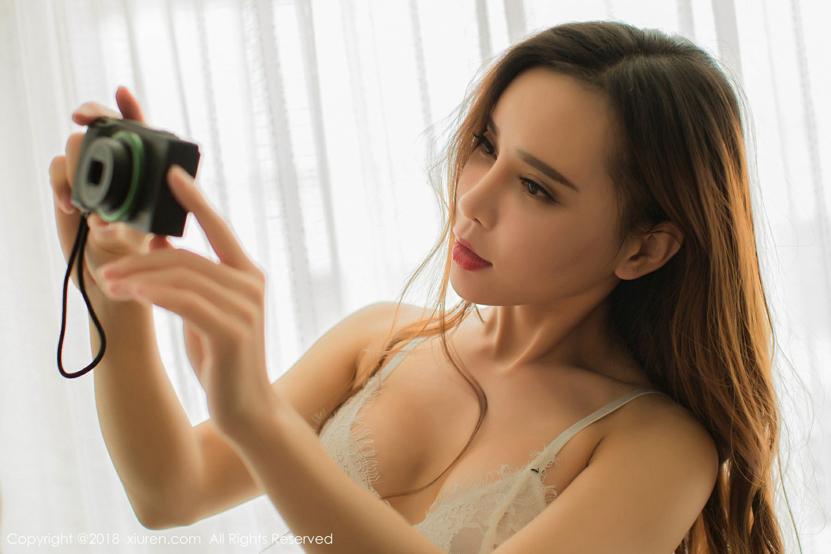  艾小青《皮鞭SM制服》 XiuRen 秀人网 No.1047第2张