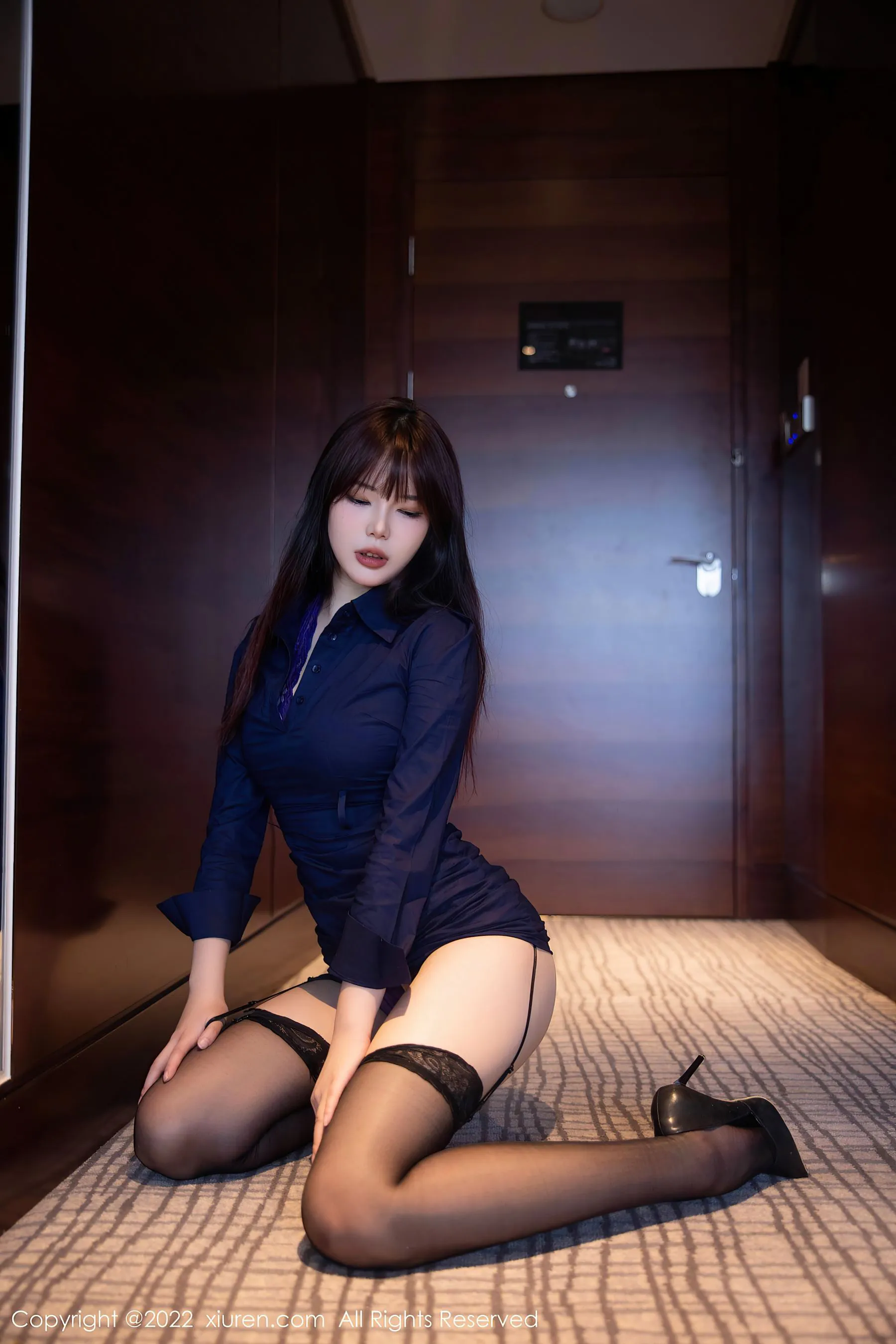  秀人网 No.5813 Arude薇薇 黑丝美腿第16张