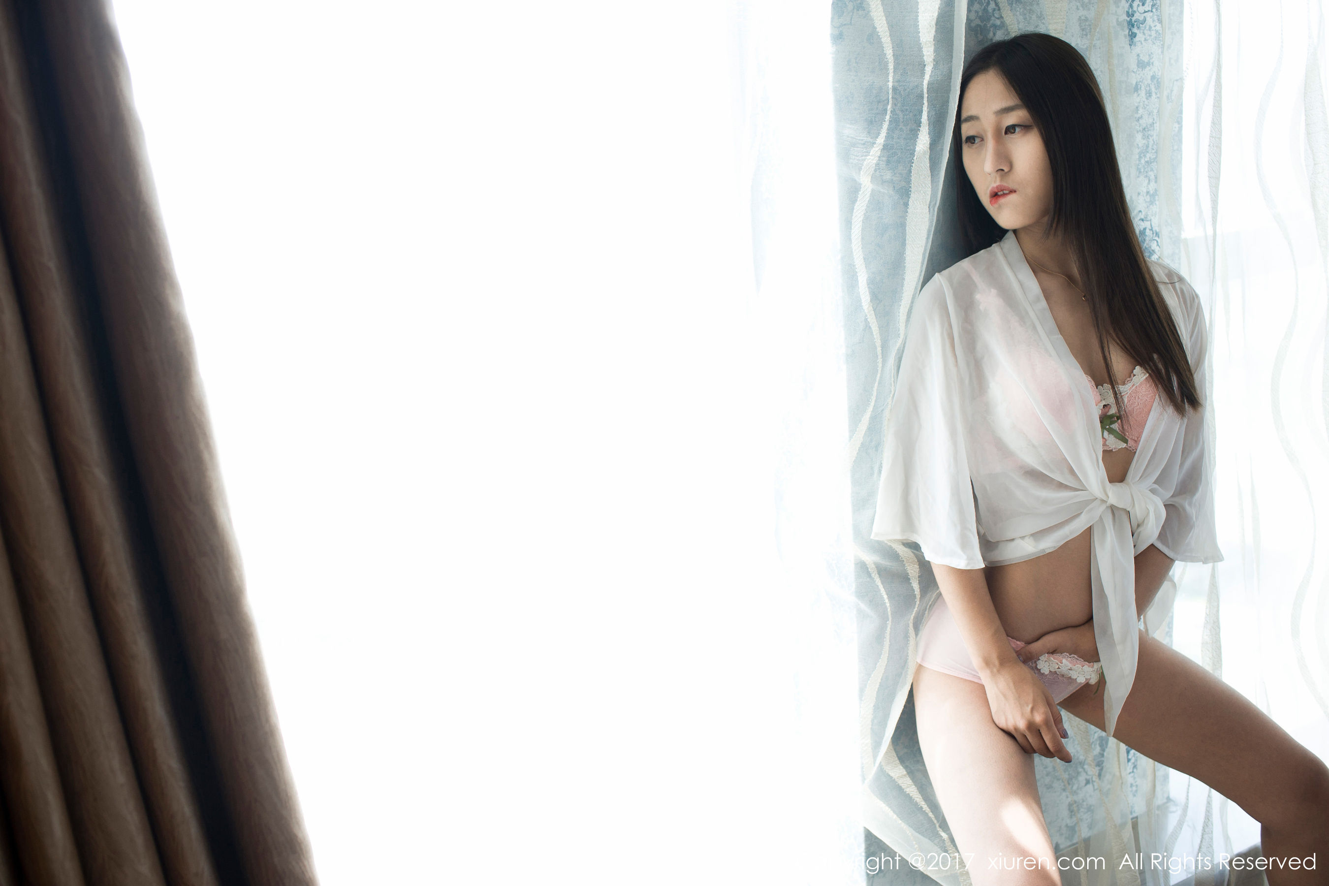 雨涵Iris《学生制服+花瓣内衣》 秀人网XIUREN No.802第6张