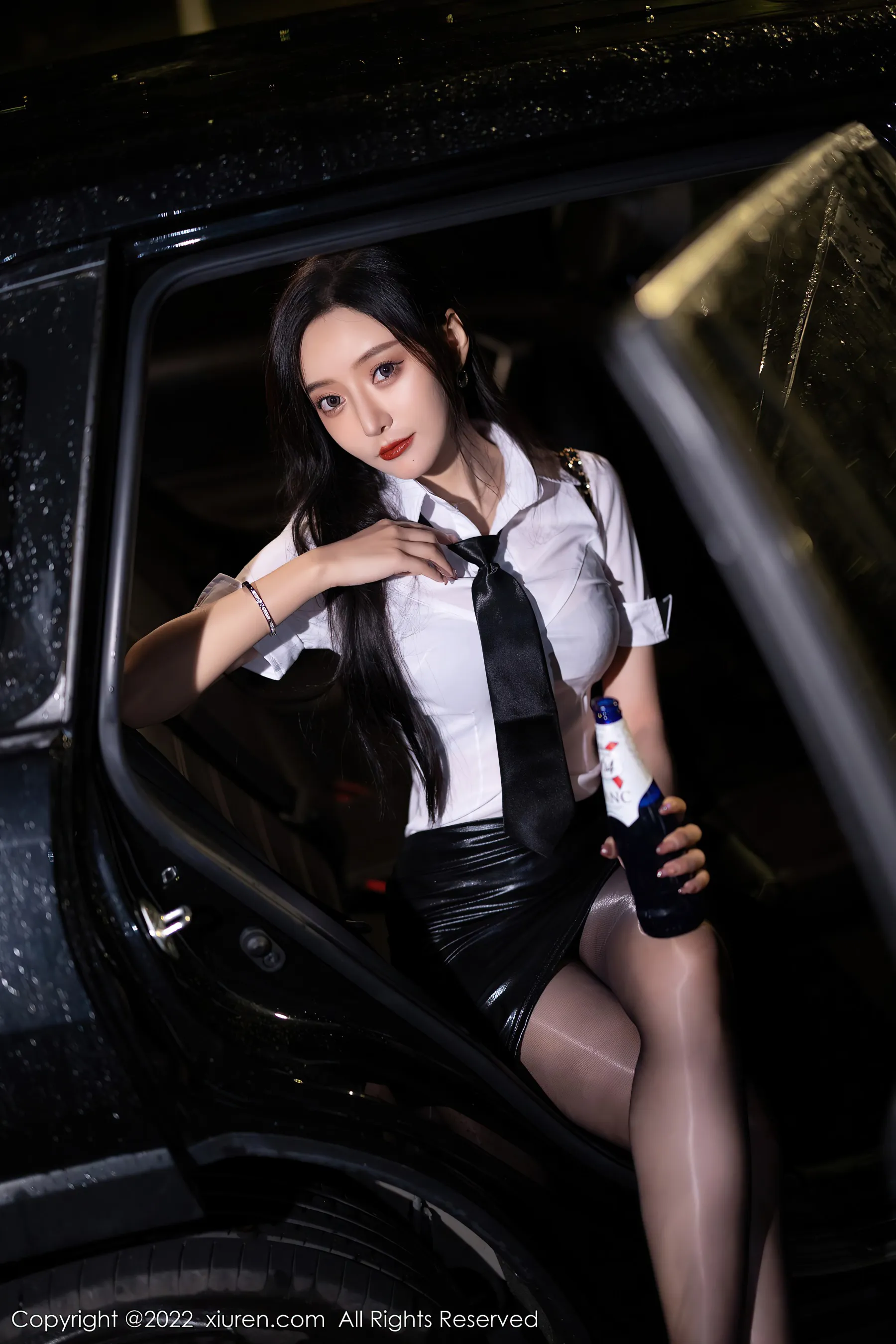  秀人网 No.4879 王馨瑶yanni 黑丝美腿短裙私拍第17张