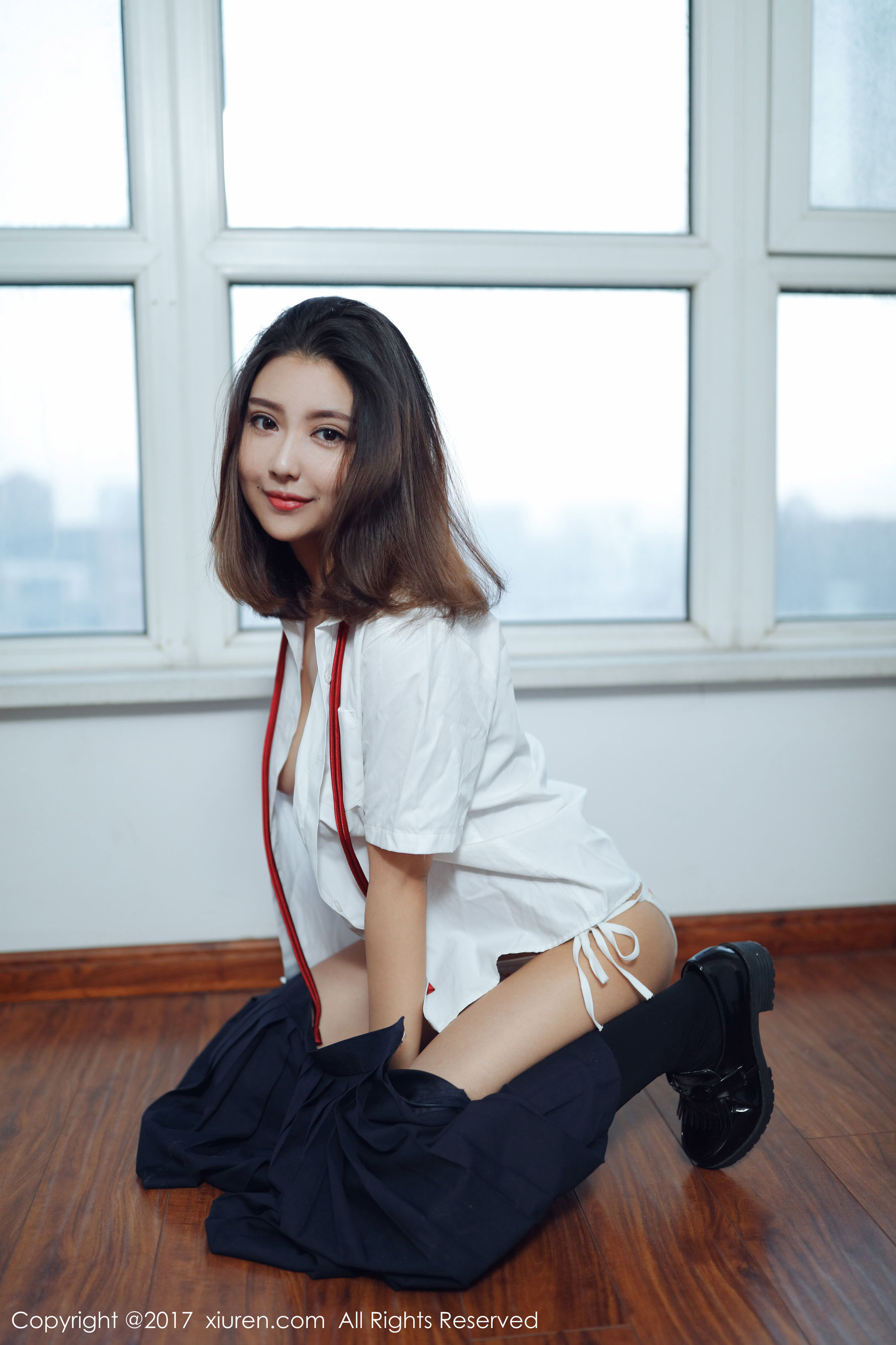  小魔女奈奈《学生装+草莓内衣》 秀人网XIUREN No.726第11张