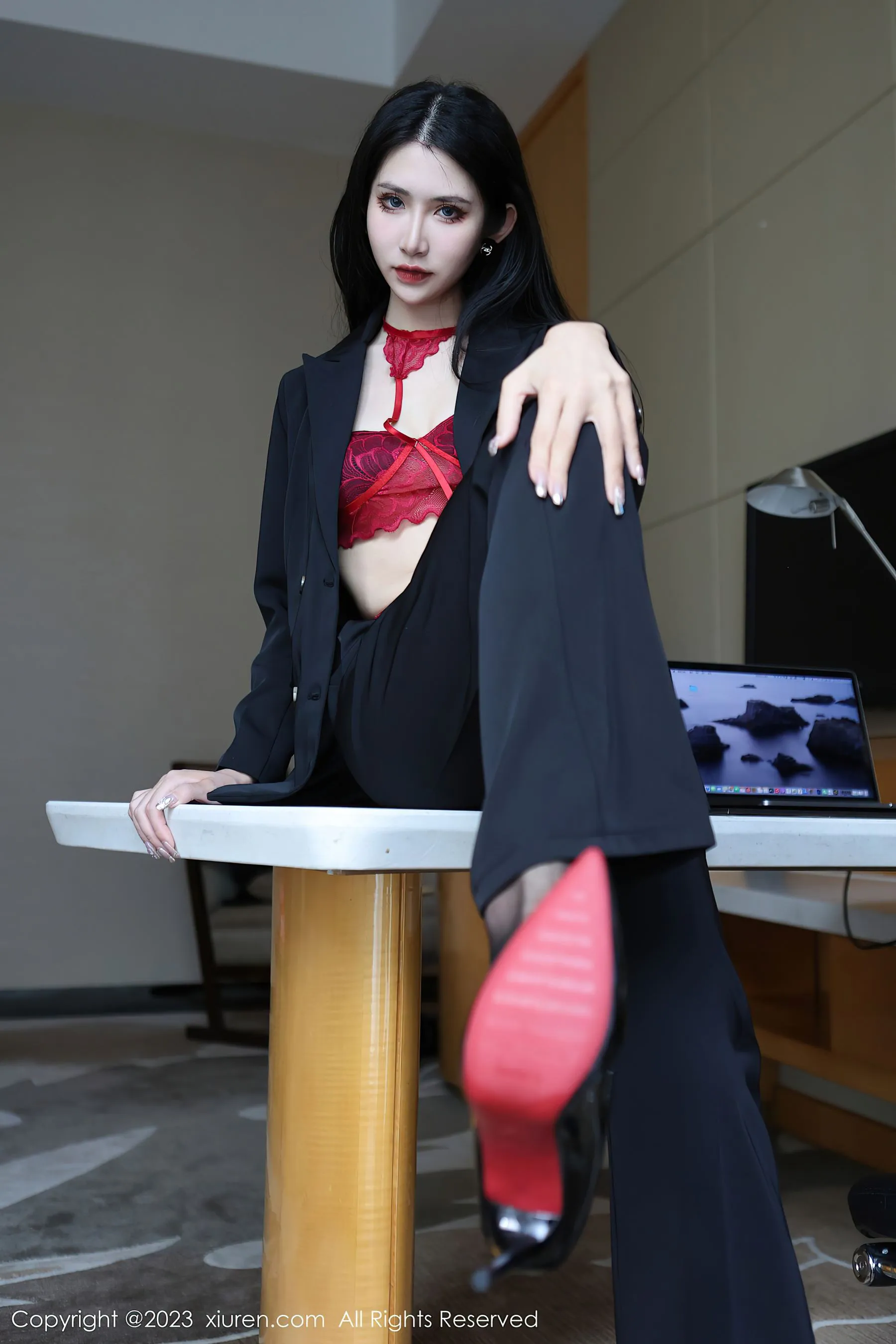  秀人网 No.6402 依娜Yina 美腿新人第37张