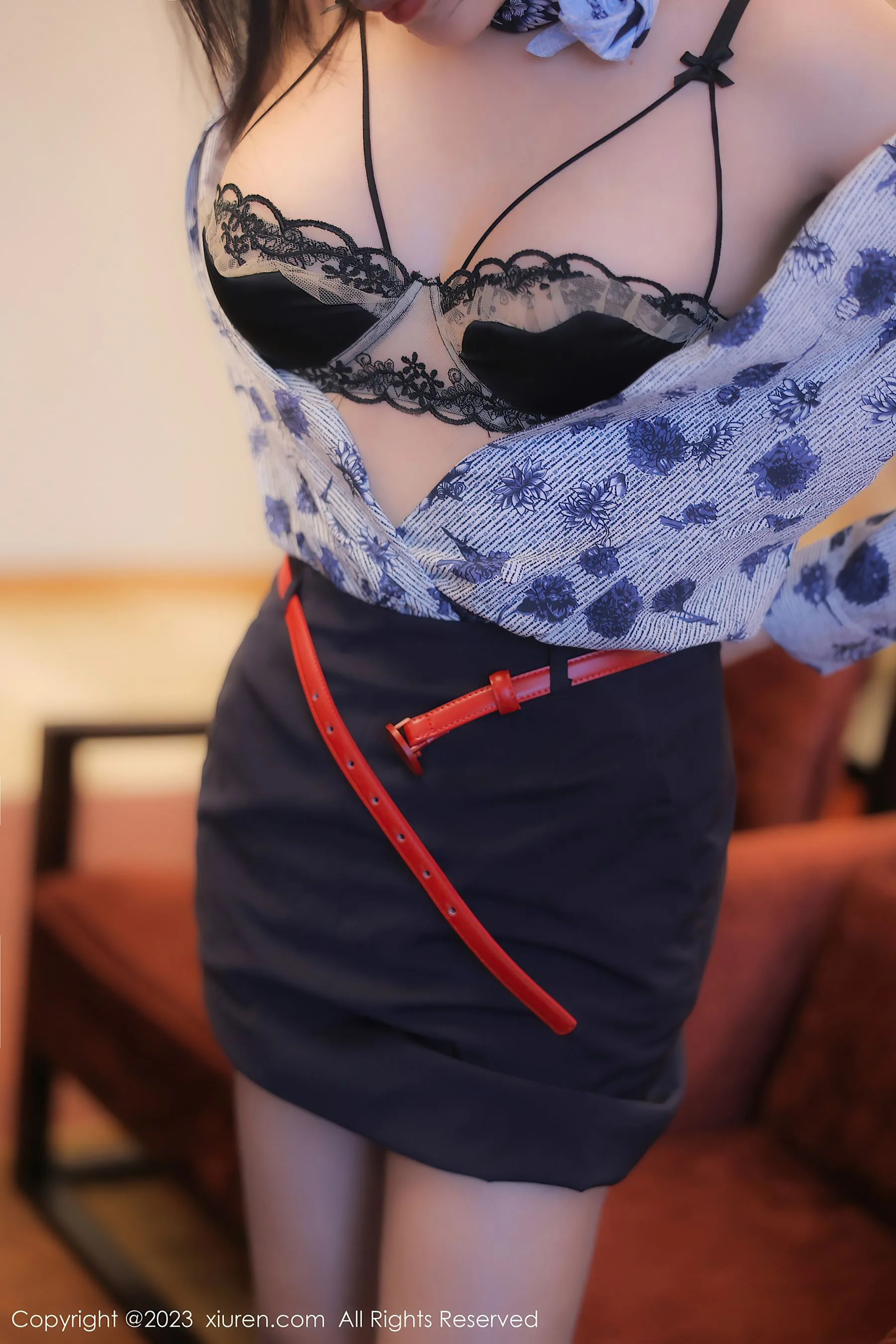  秀人网 No.6338 王楚璇 新人制服短裙第3张