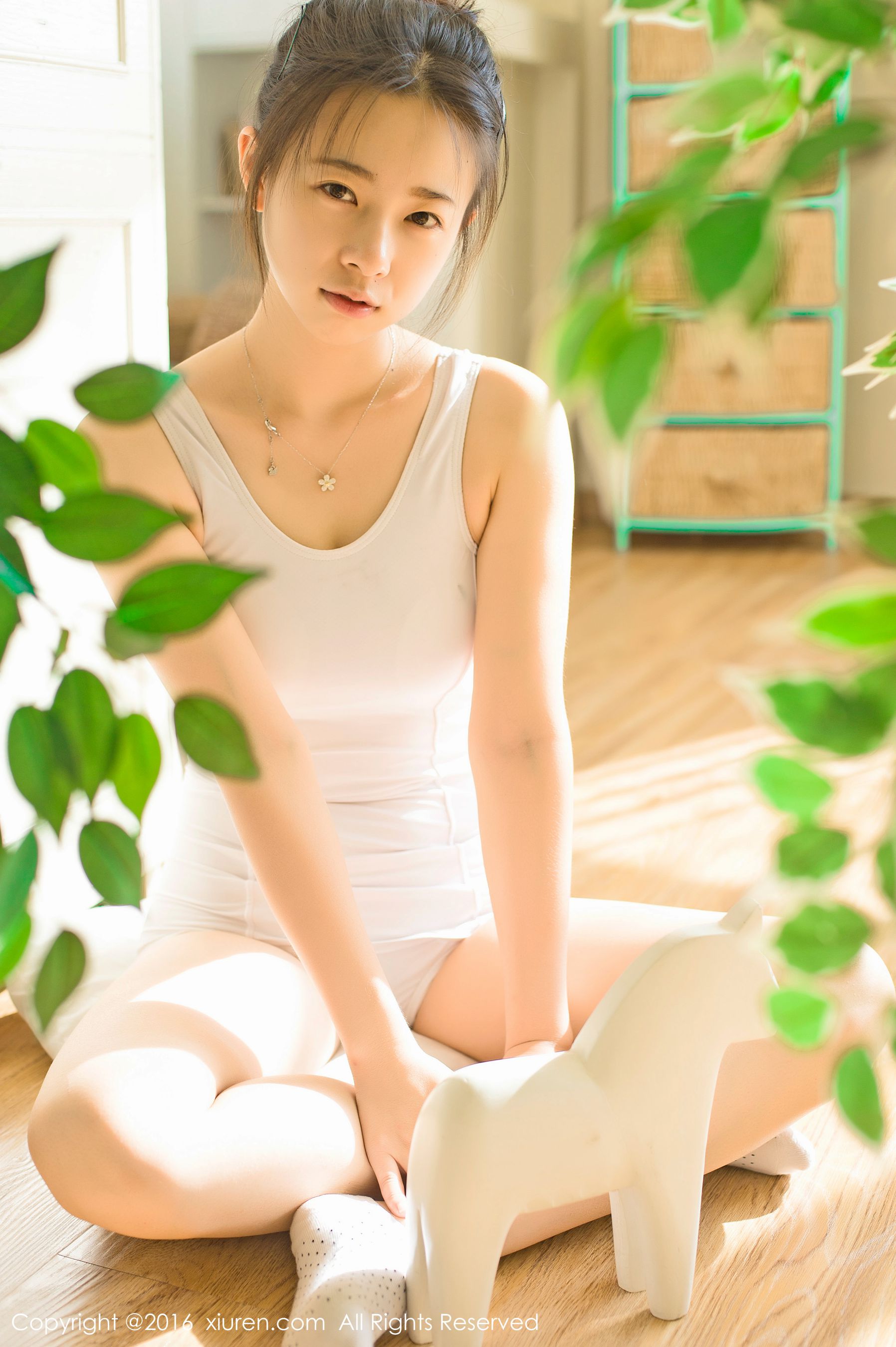 草莓zz(吴允芝)《清晨起床的智齿少女》 秀人网 No.641第2张