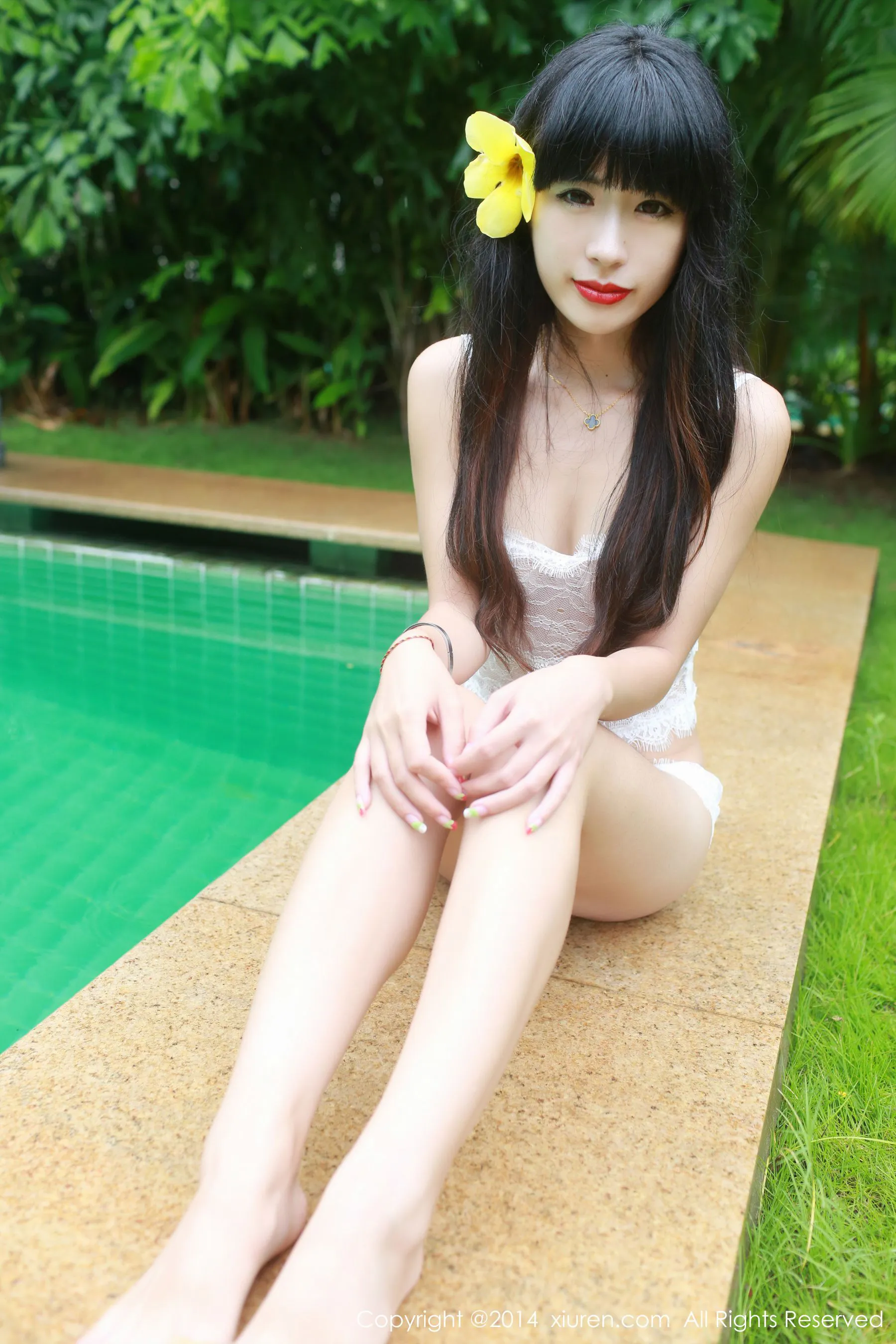  刘雪妮Verna《三亚旅拍》蕾丝内衣+泳装 秀人网 No.214第7张