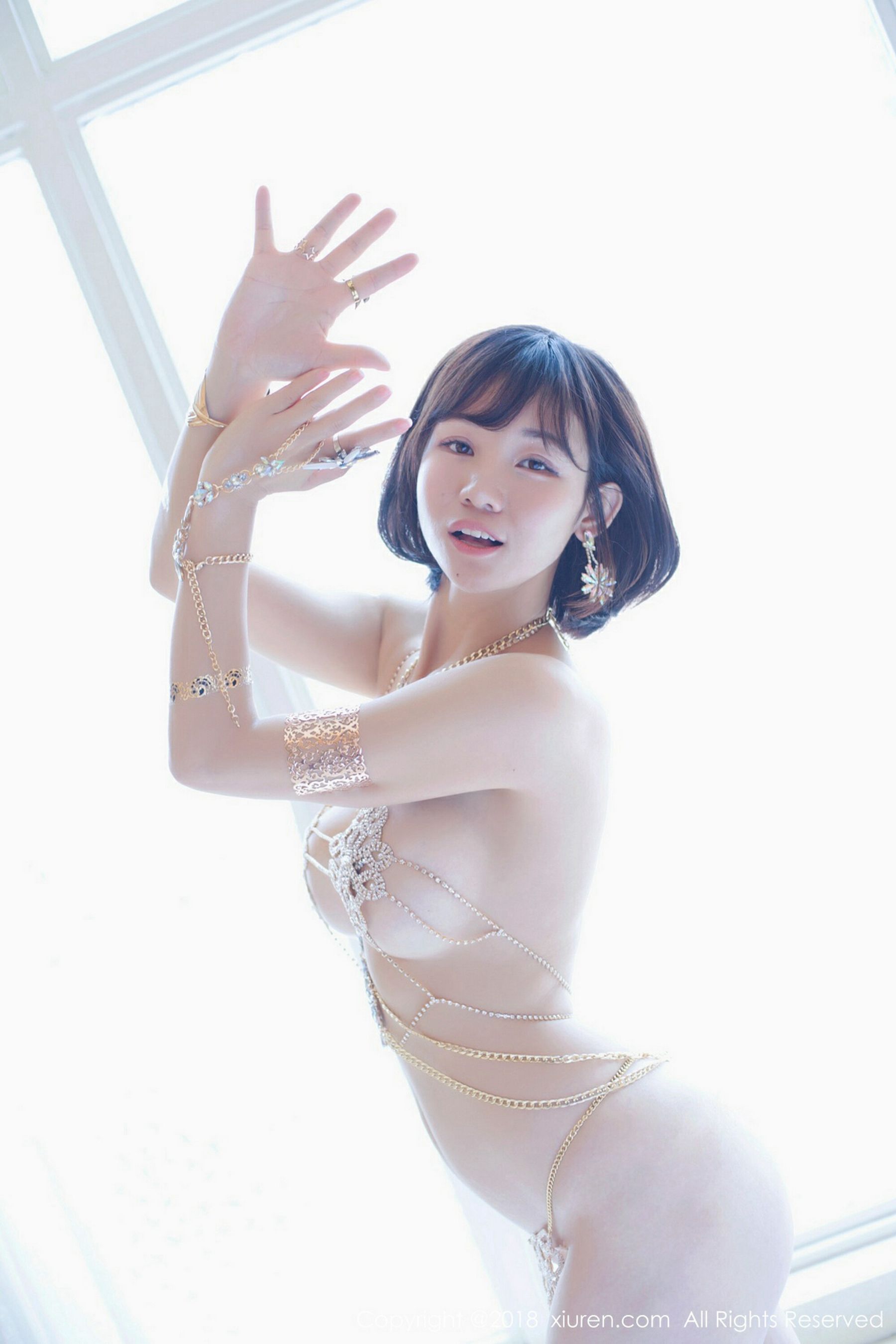  多香子《镶钻链衣和红色蕾丝束胸衣》 XiuRen 秀人网 No.1055第9张