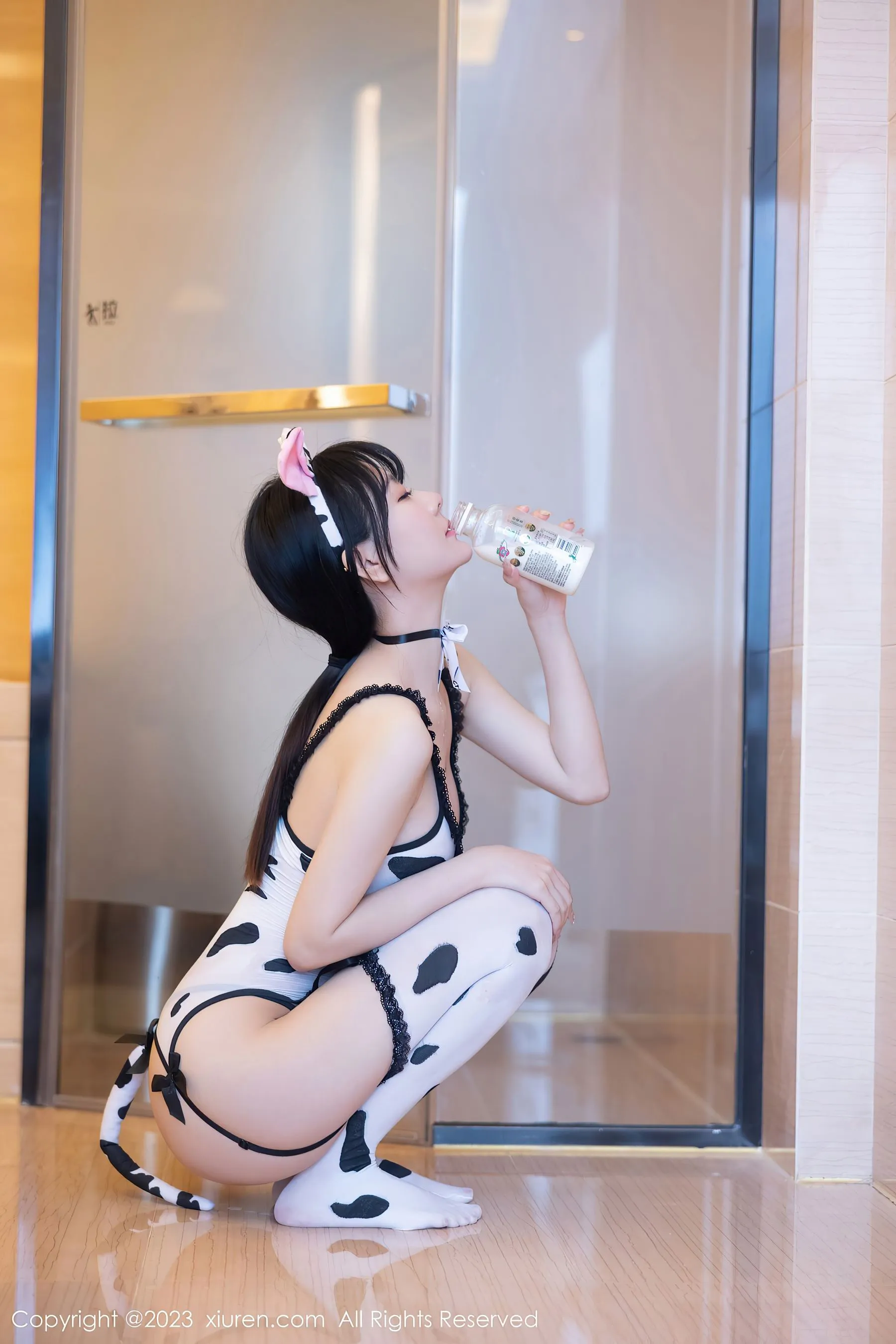  秀人网 No.6774 幼幼 奶牛装美腿第23张