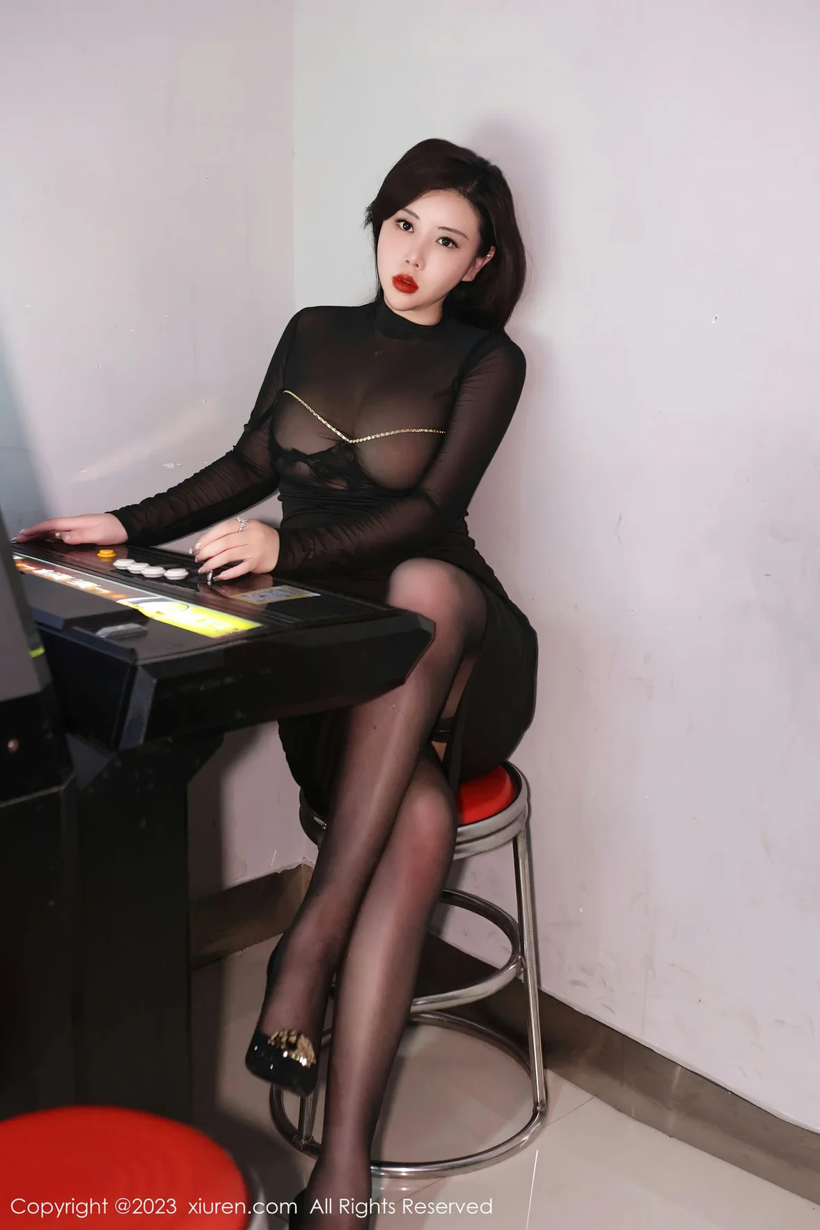  XiuRen 秀人 No.7230 王婉悠Queen 电玩城黑色薄纱性感写真 [72P]第5张