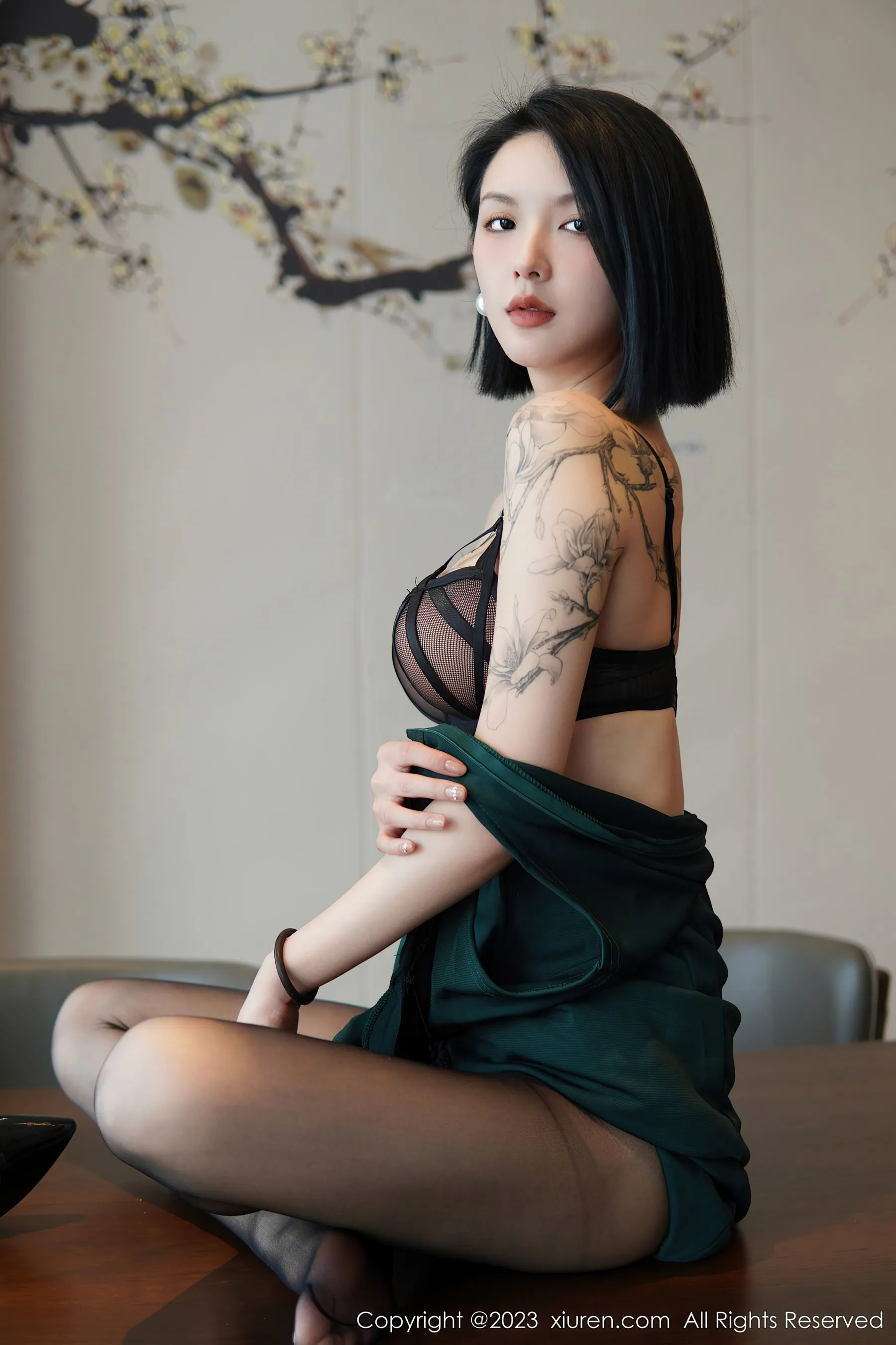  秀人网 No.6205 乔一一 黑丝美腿第4张