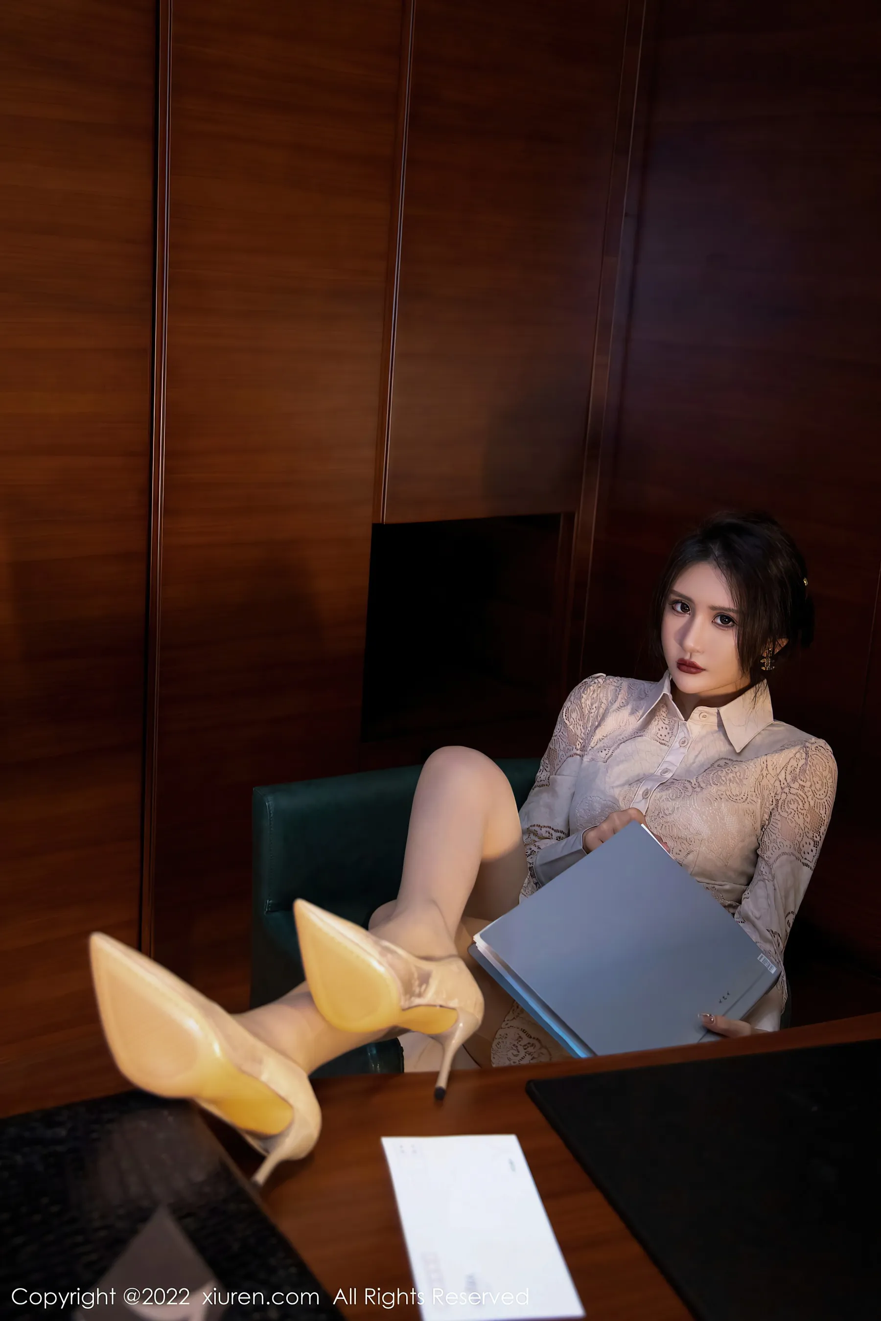  秀人网 No.4874 Emily尹菲 丝袜美腿OL写真第17张