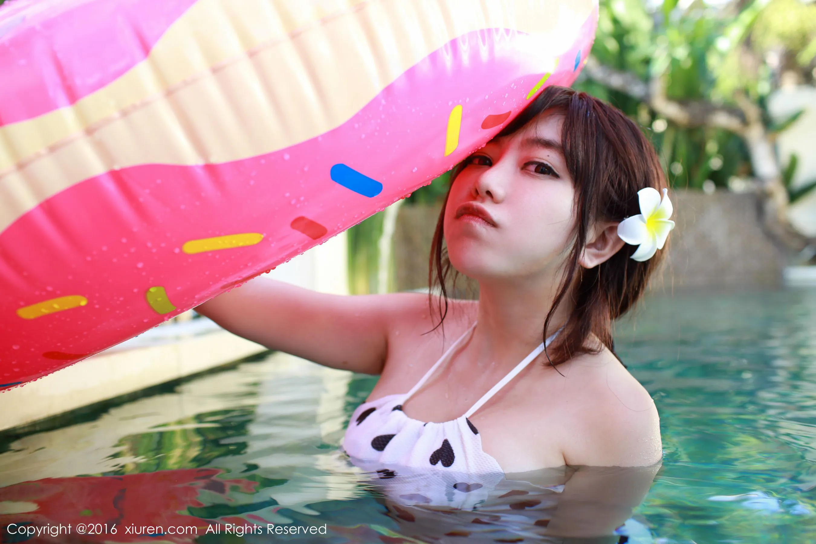  刘飞儿Faye《吊带牛仔热裤+比基尼》 秀人网 No.470第12张