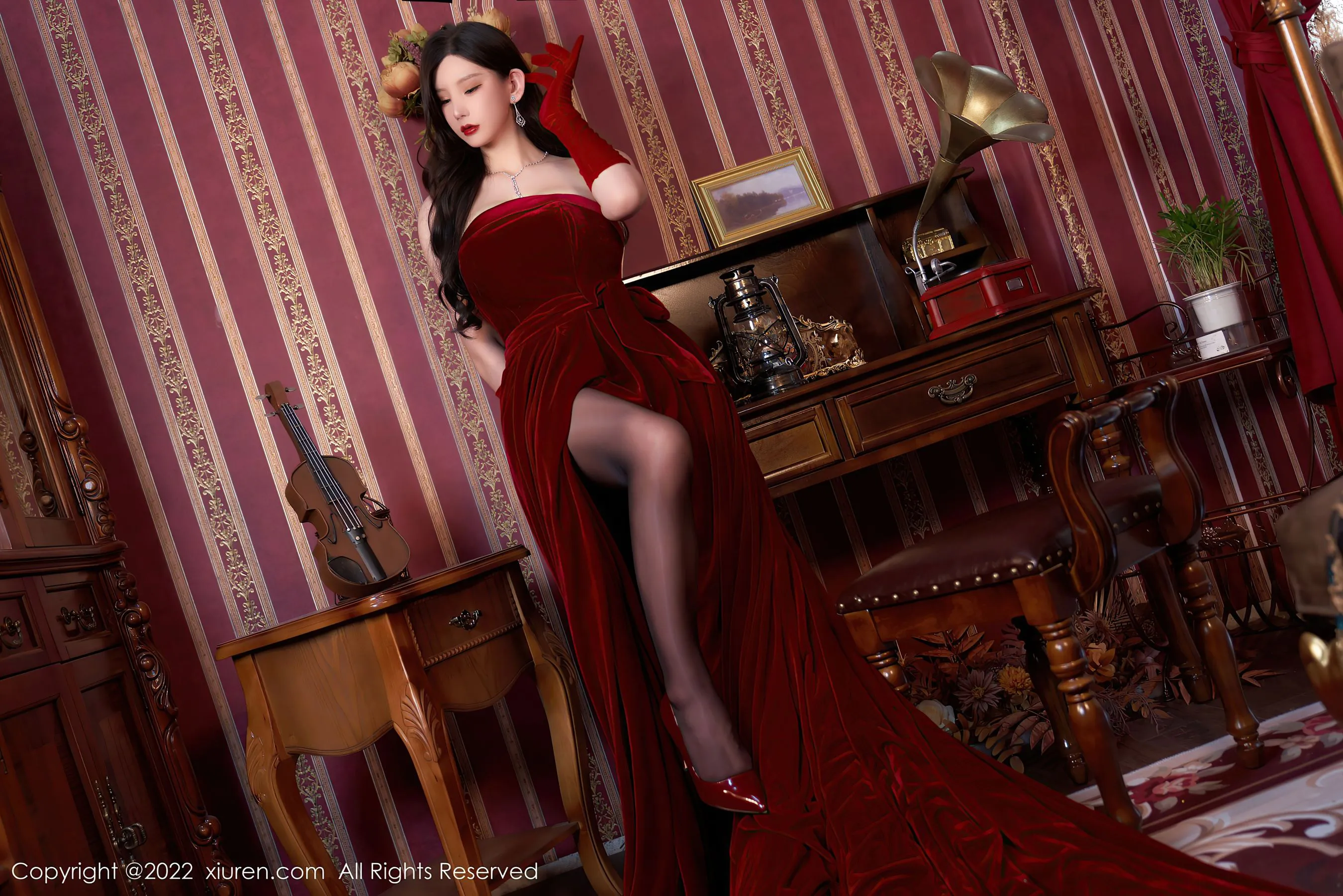  秀人网 No.4909 周于希Sally 长裙黑丝冷艳旅拍第18张