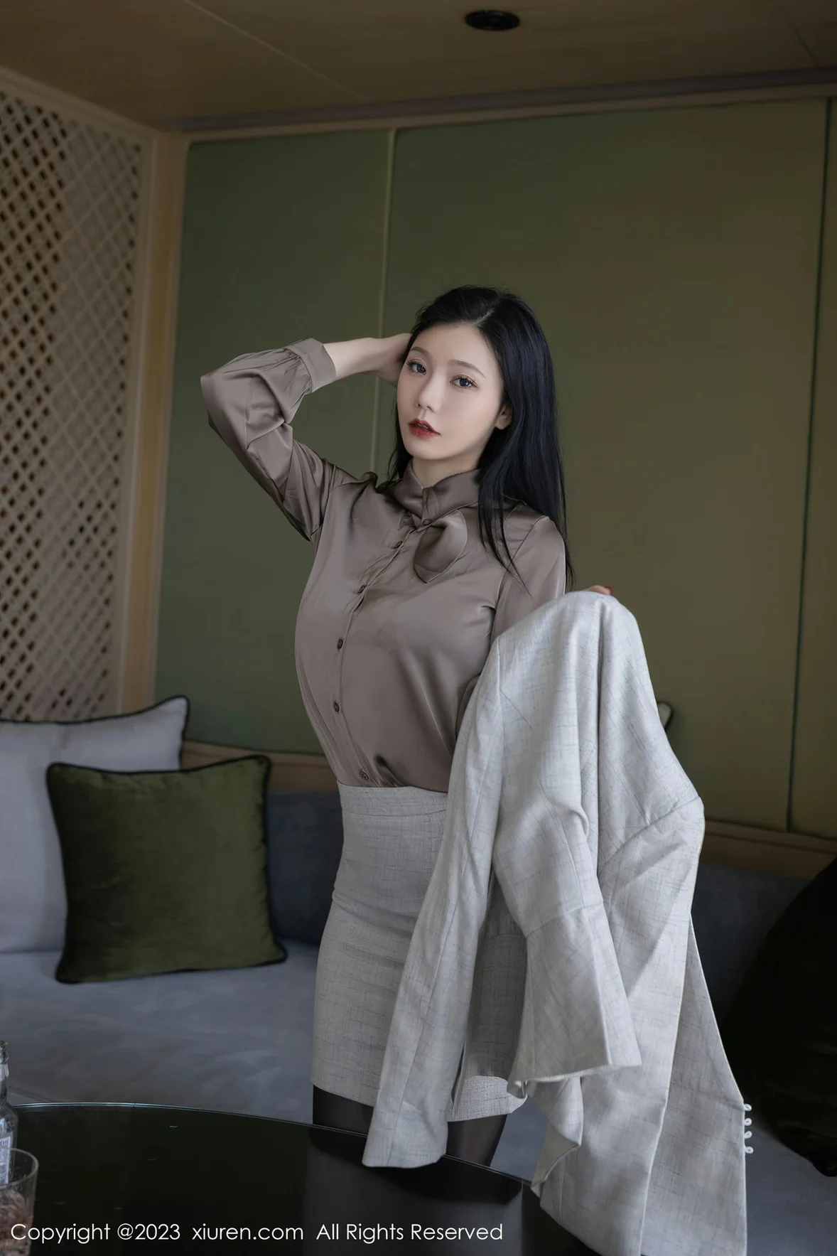  XiuRen 秀人 No.6951 安然anran 灰色职业Ol泰国旅拍 [80P]第4张