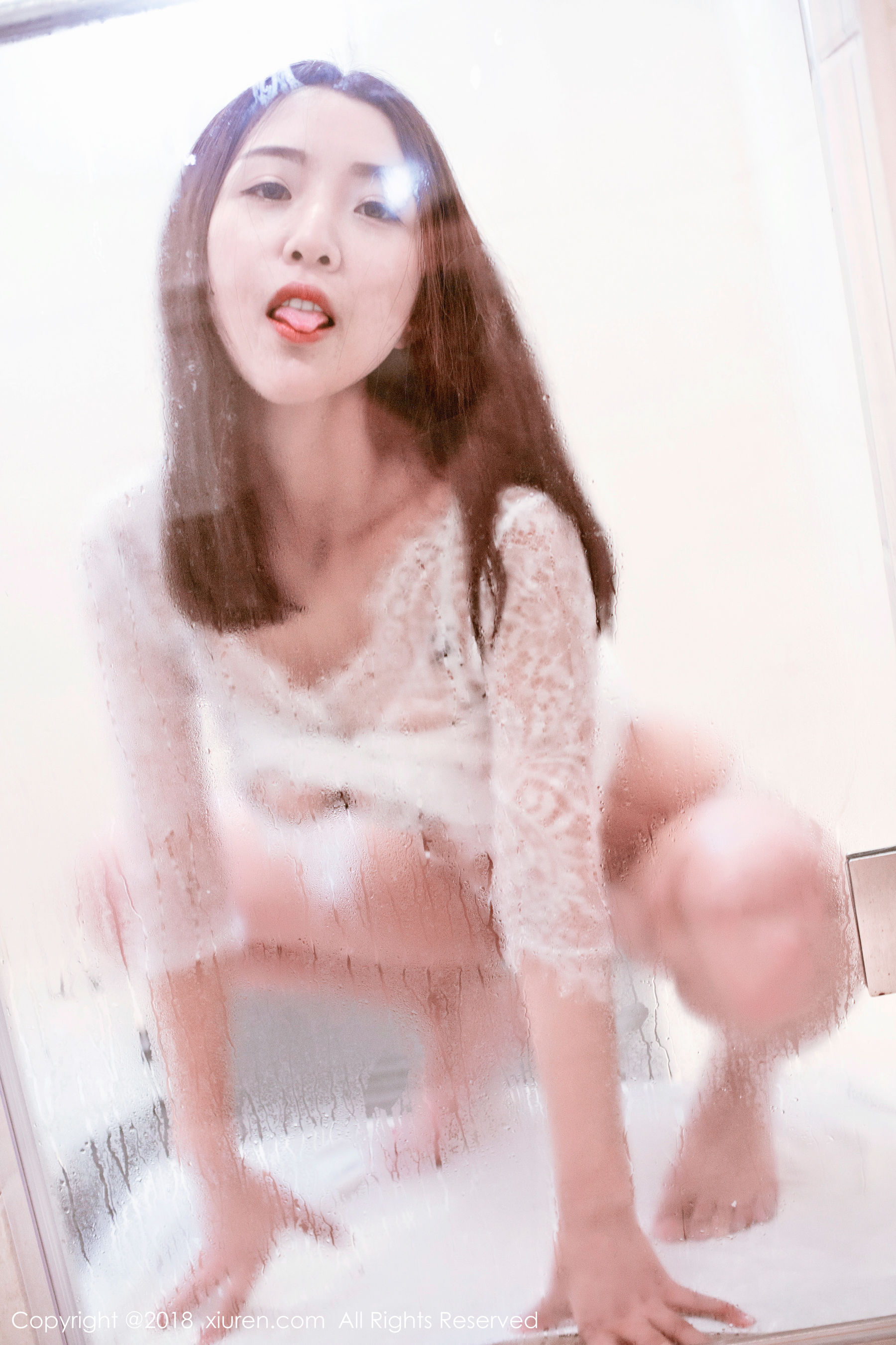 七月Julie《极品豪乳细腰的软姊妹》 XiuRen 秀人网 No.964第7张