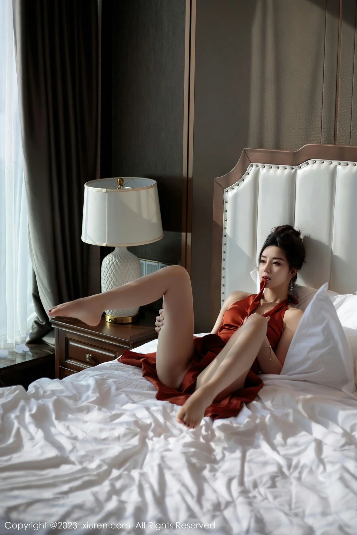  XiuRen 秀人 No.6861 苏曼兮 红色连夜短裙首套写真 [75P]第7张