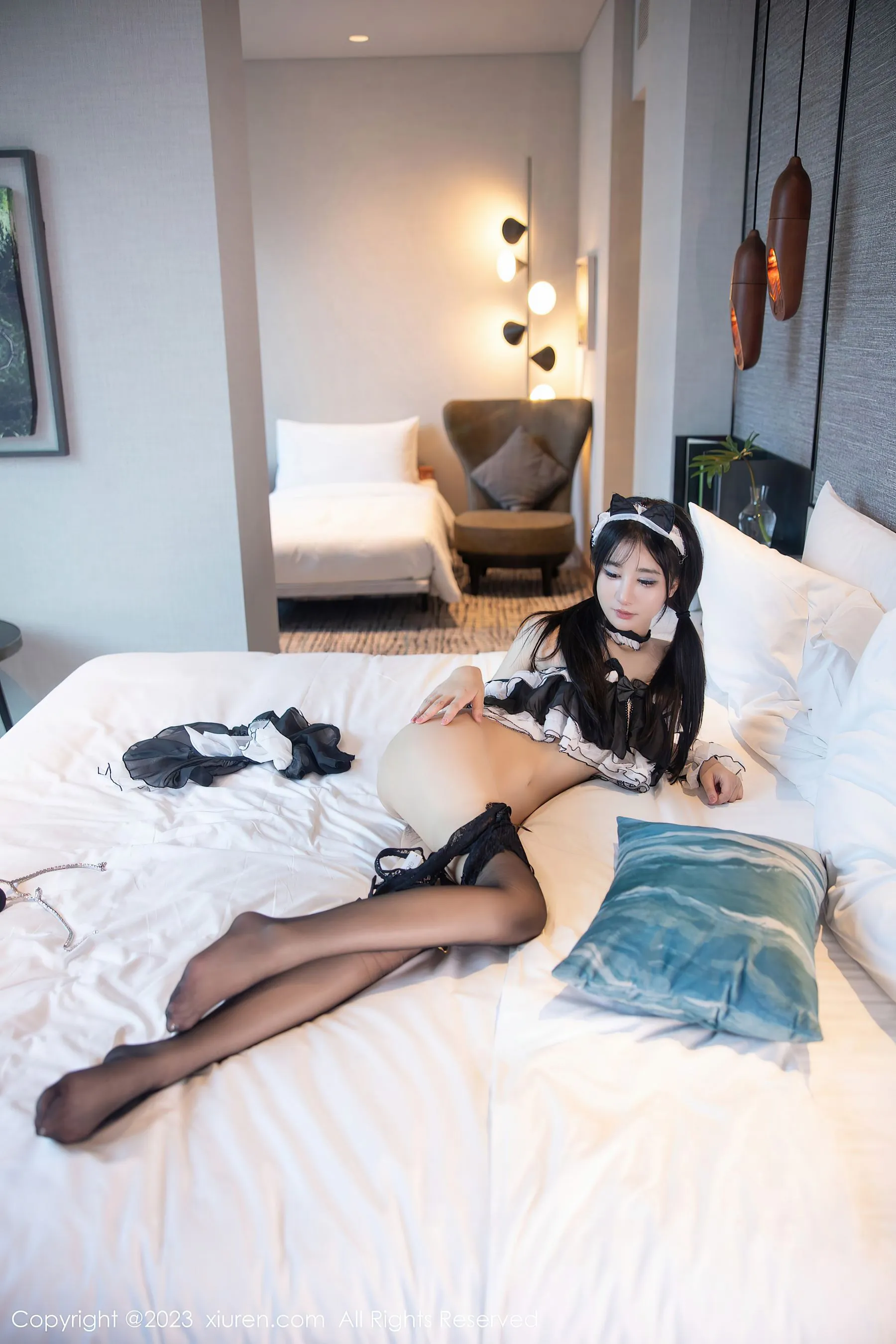  秀人网 No.6795 小果冻儿 黑丝美腿第13张