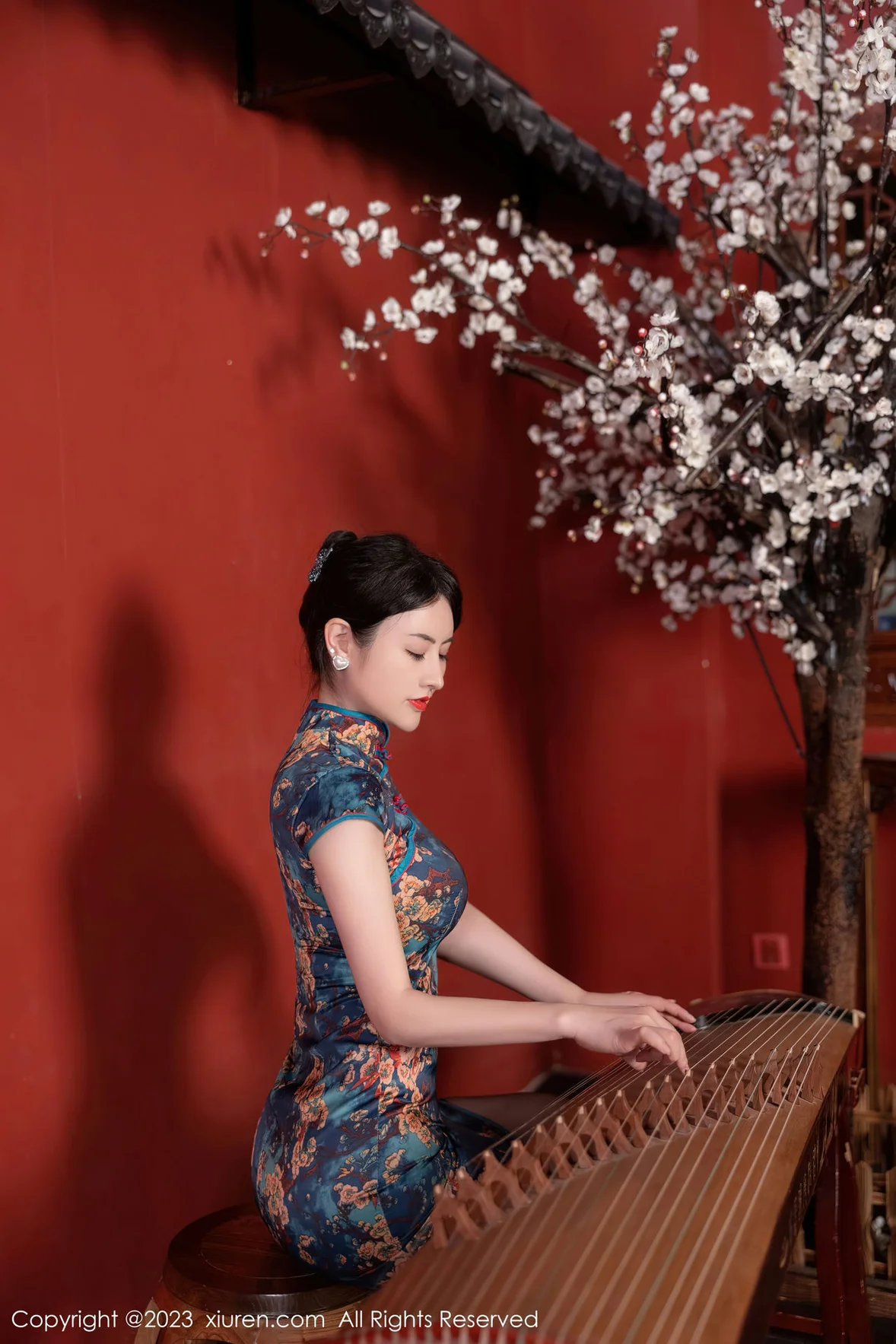  XiuRen 秀人 No.7051 诗诗kiki 蓝色图纹旗袍性感写真 [83P]第3张