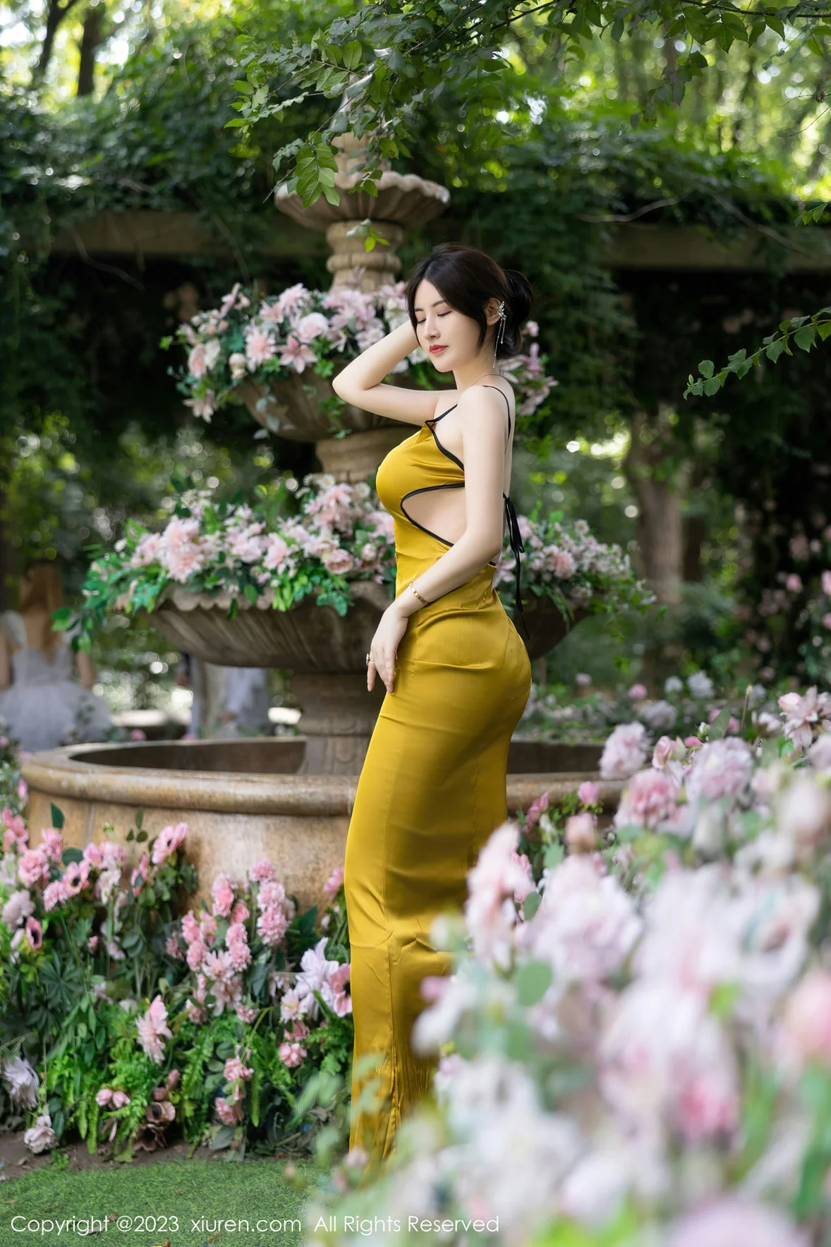  XiuRen 秀人 No.7302 诗诗kiki 吊带长裙性感写真 [84P]第9张