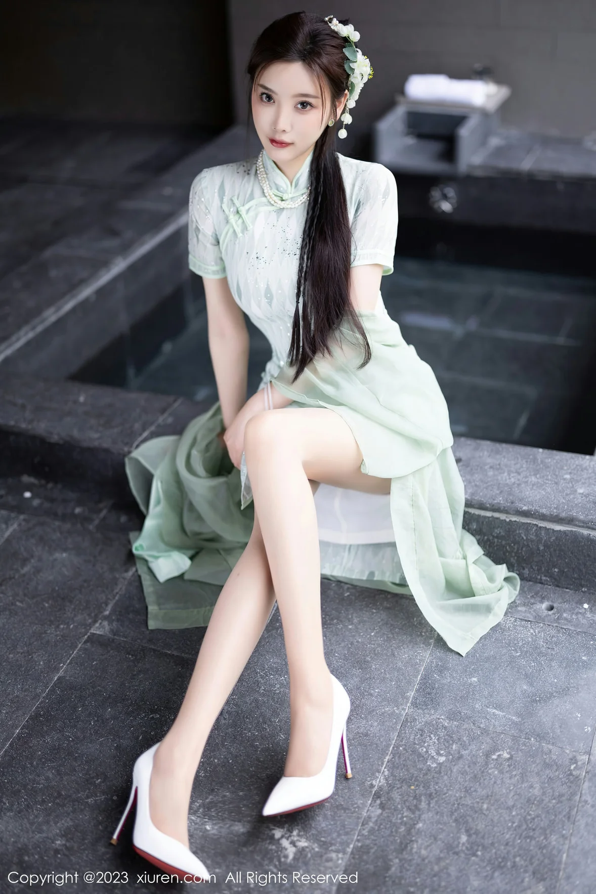  XiuRen 秀人 No.6983 杨晨晨Yome 淡绿色旗袍性感写真 [85P]第5张