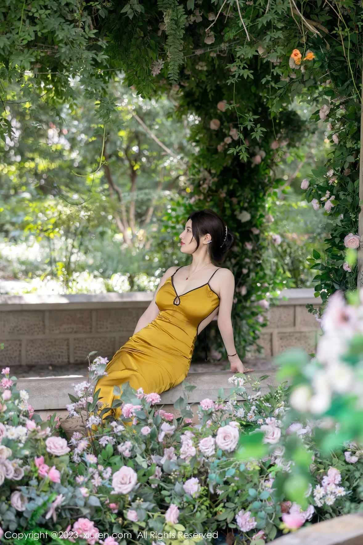  XiuRen 秀人 No.7302 诗诗kiki 吊带长裙性感写真 [84P]第16张