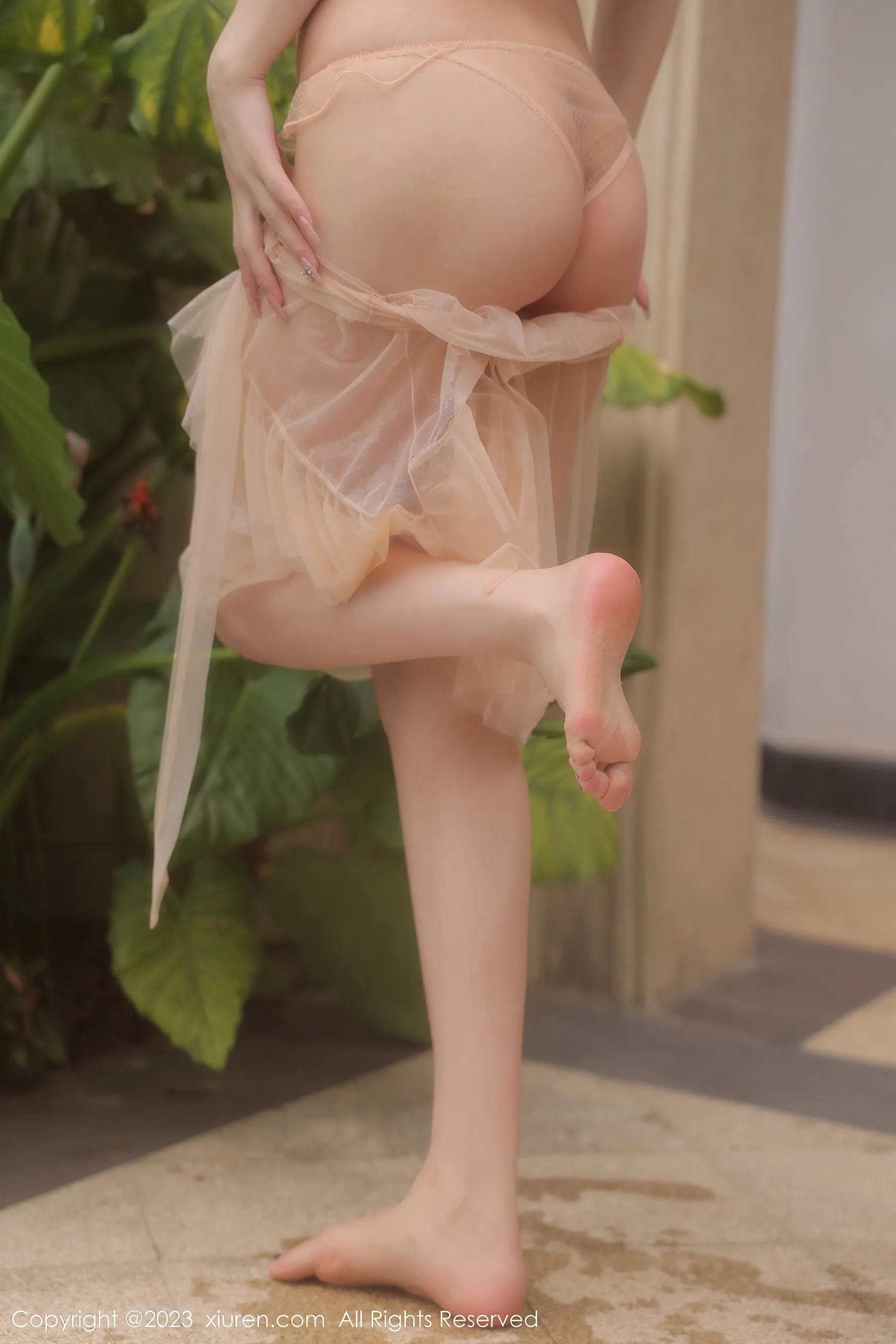  秀人网 No.6370 李雅柔182CM 泳池美腿第12张