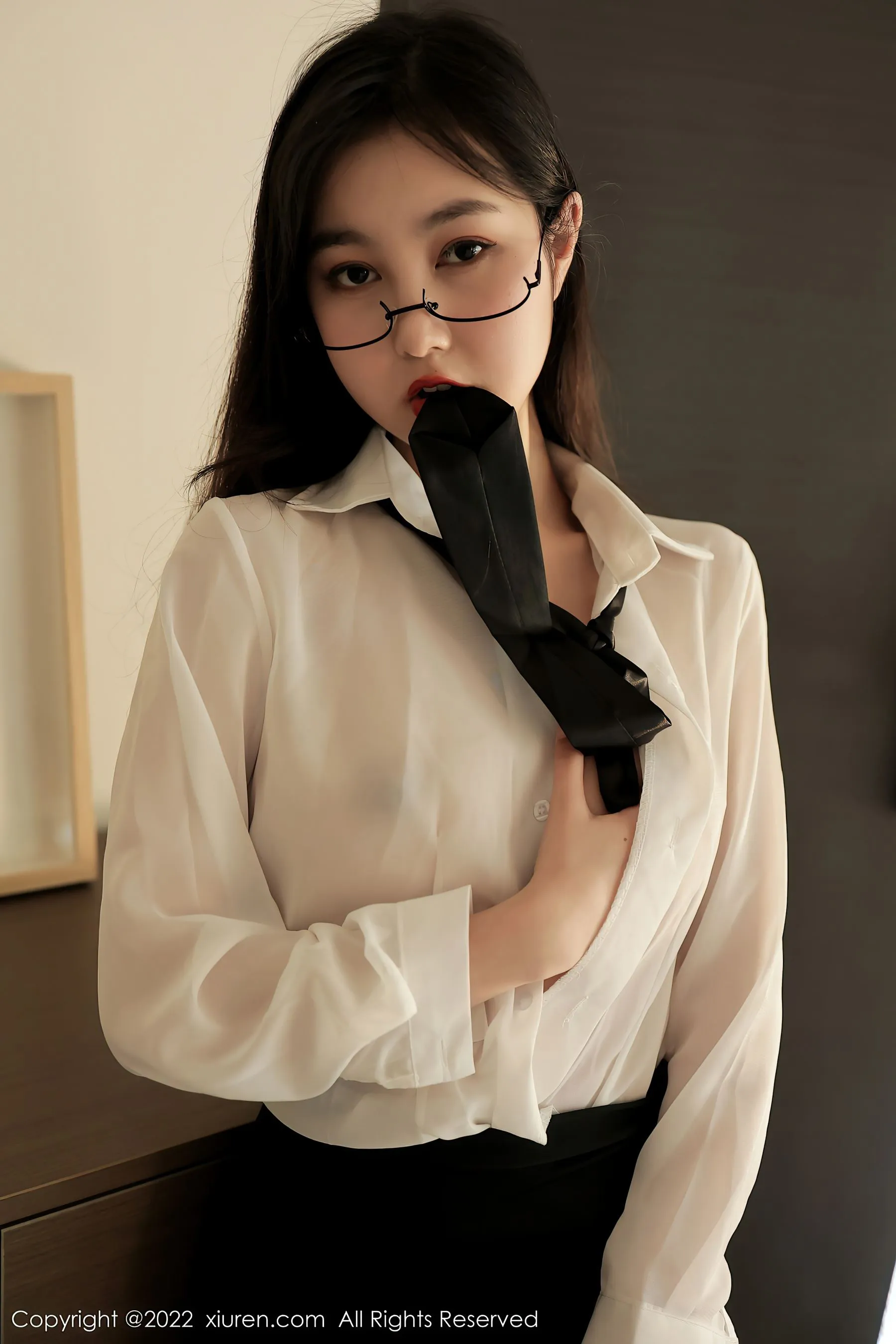  秀人网 No.5117 谢晚晚 黑丝美腿第26张