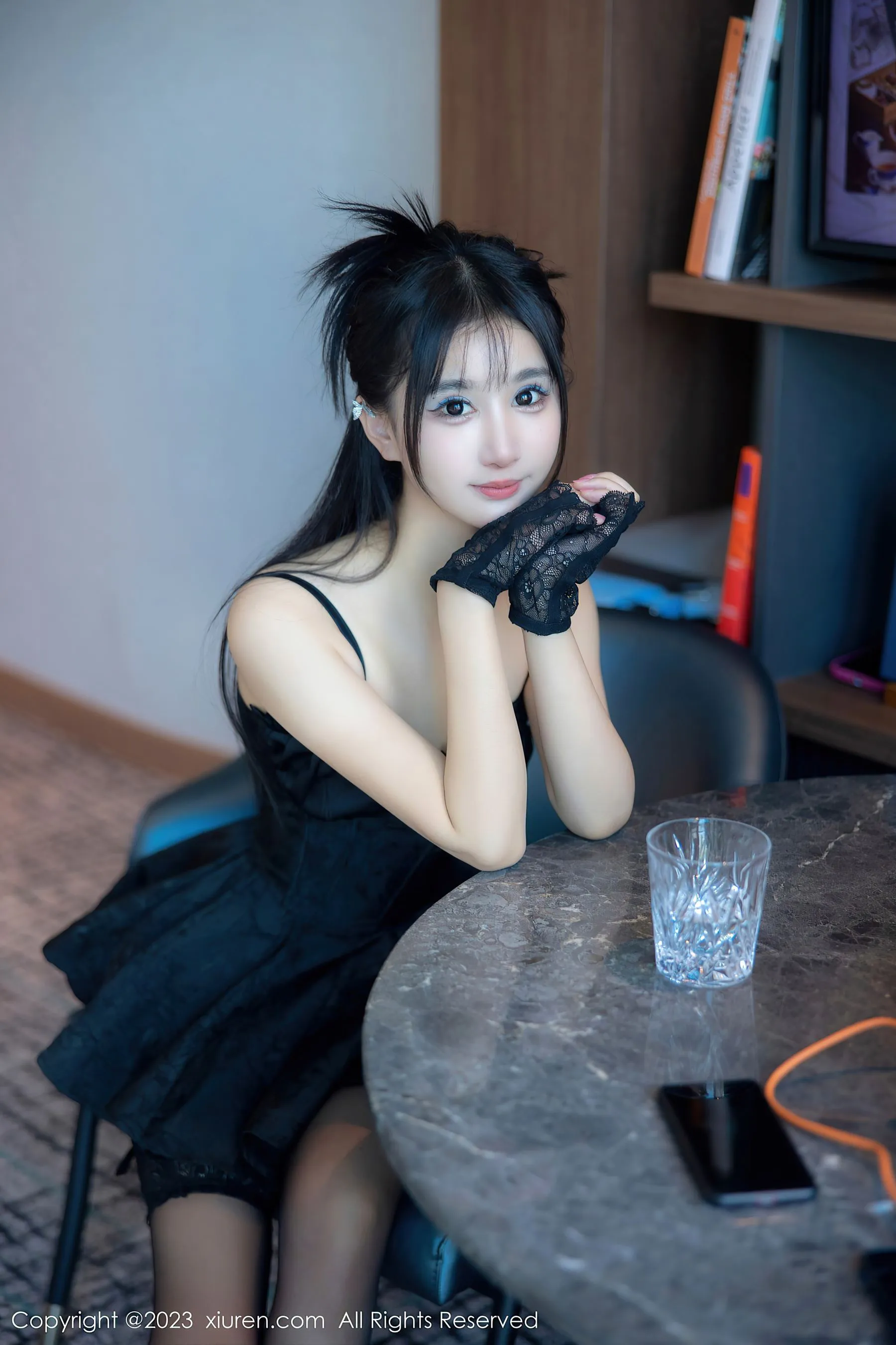  秀人网 No.6516 小果冻儿 黑丝美腿第18张