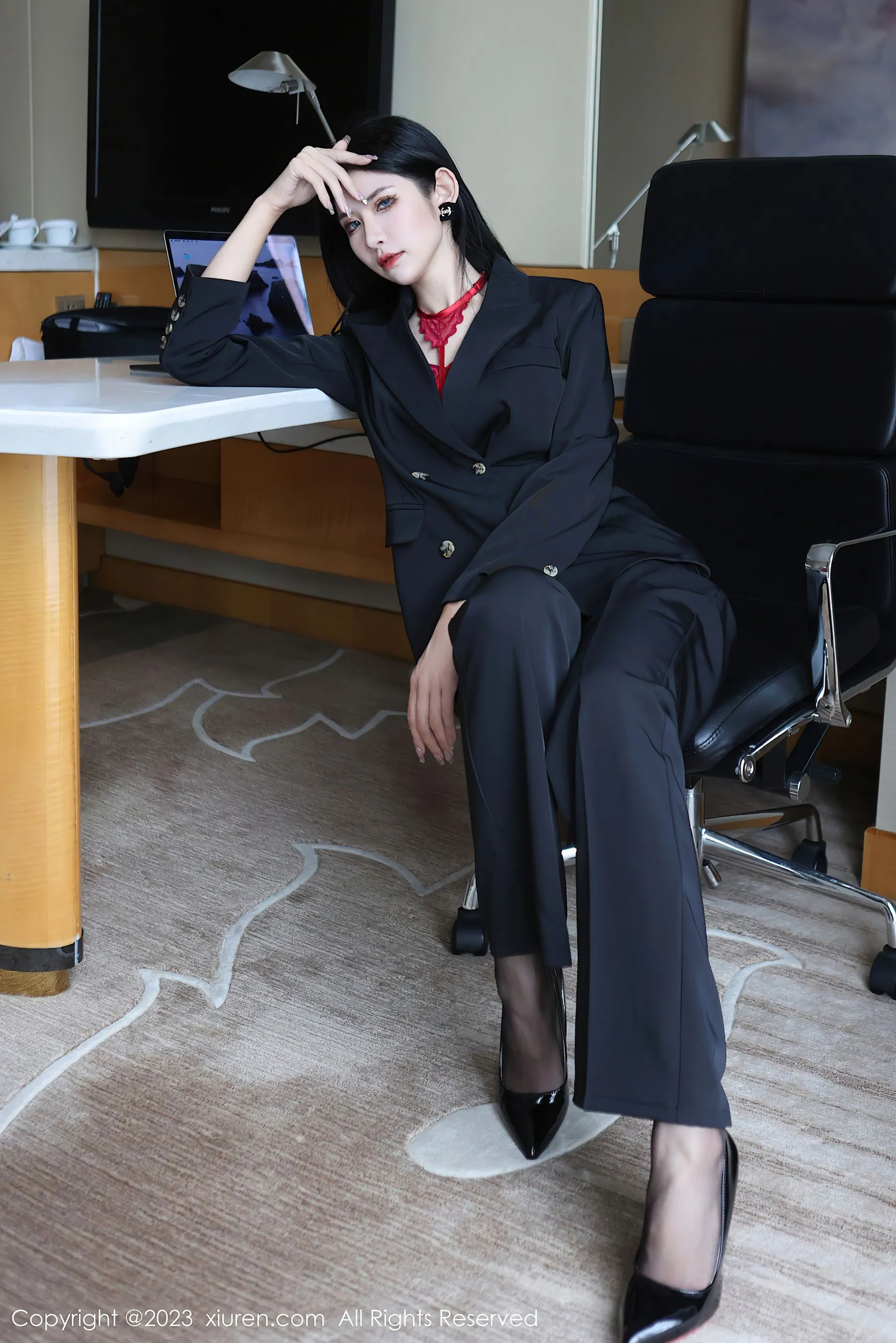  秀人网 No.6402 依娜Yina 美腿新人第26张