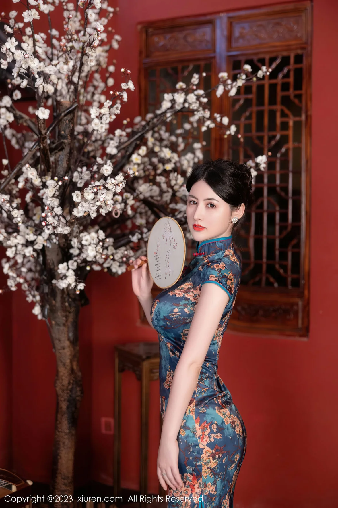  XiuRen 秀人 No.7051 诗诗kiki 蓝色图纹旗袍性感写真 [83P]第3张