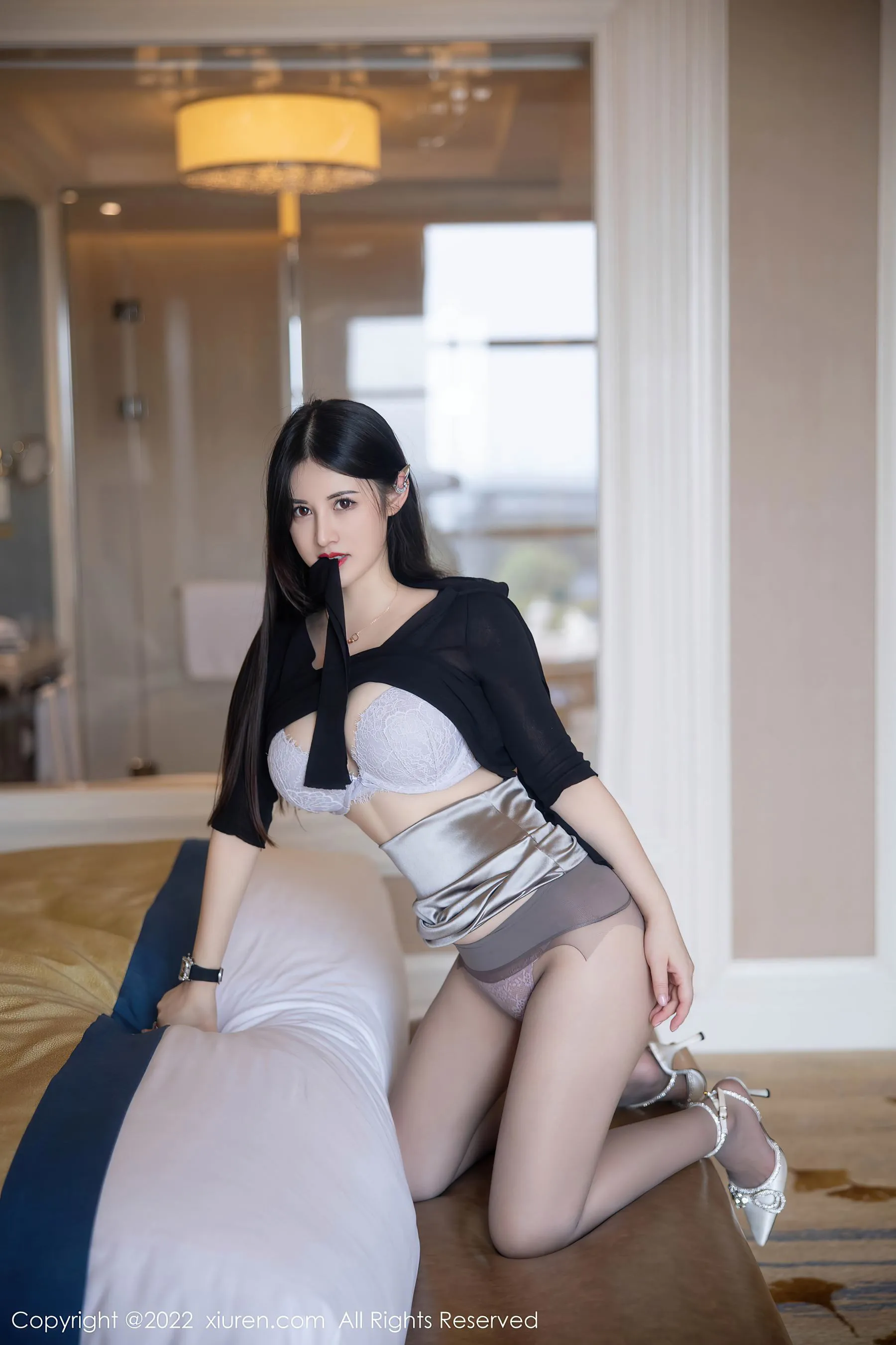  秀人网 No.5829 诗诗kiki 黑丝美臀第5张