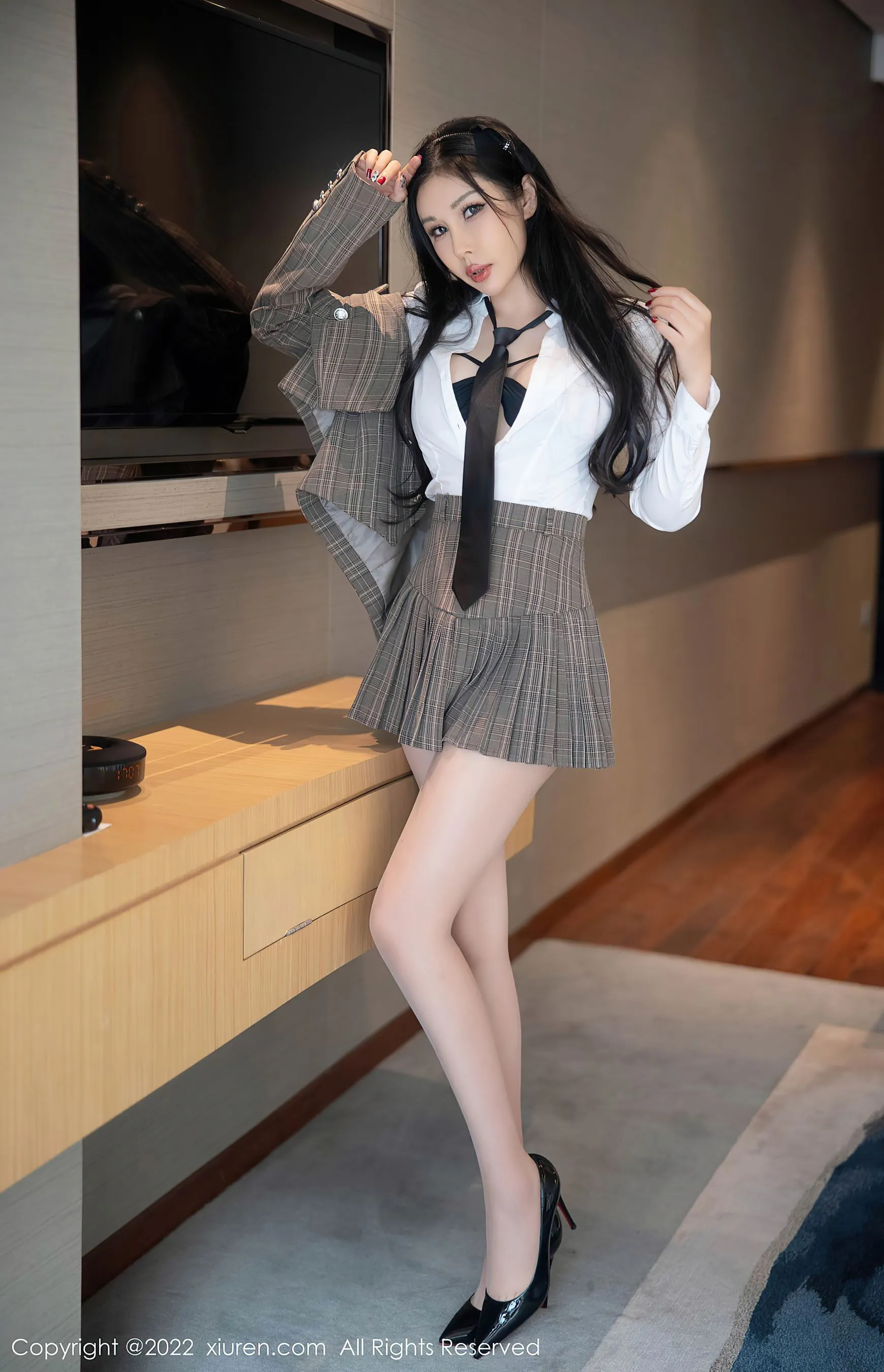  秀人网 No.5902 田冰冰 制服美腿第3张