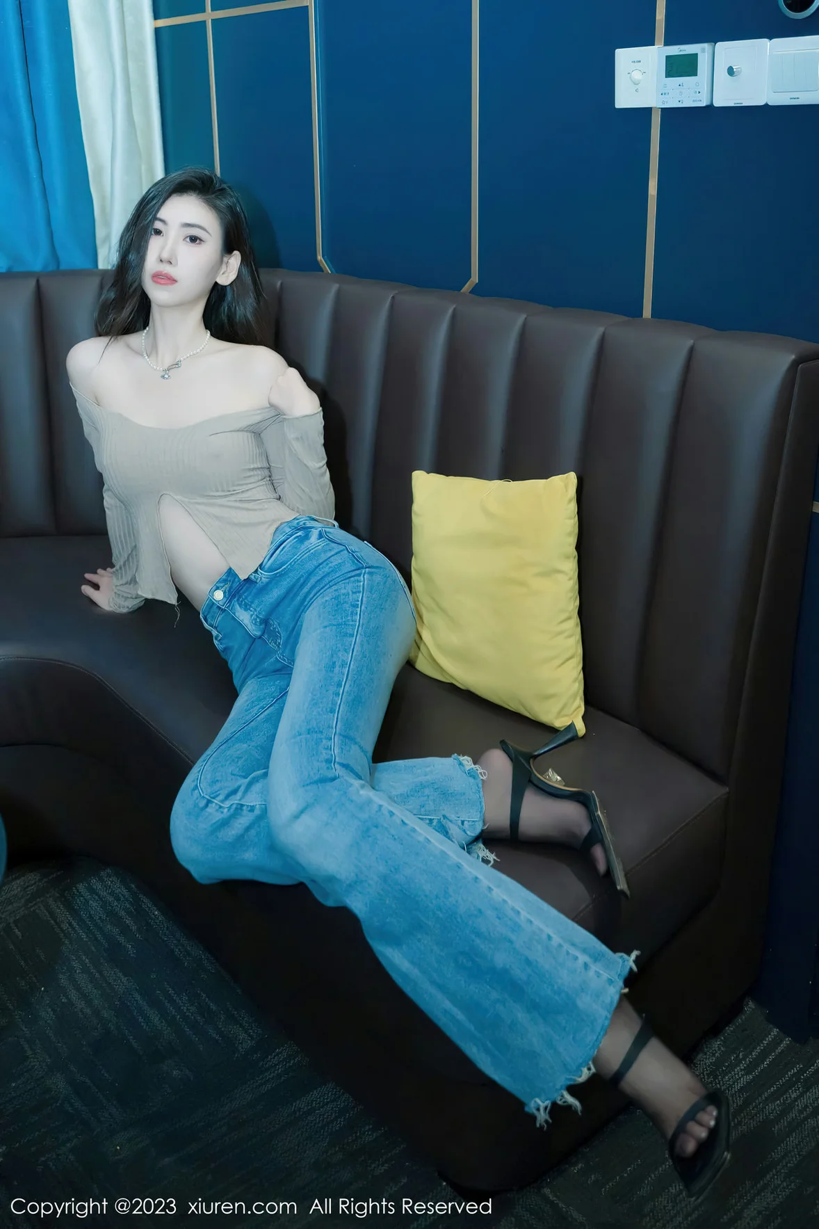  XiuRen 秀人 No.7041 章芃芃 魅惑黑丝性感写真 [56P]第4张