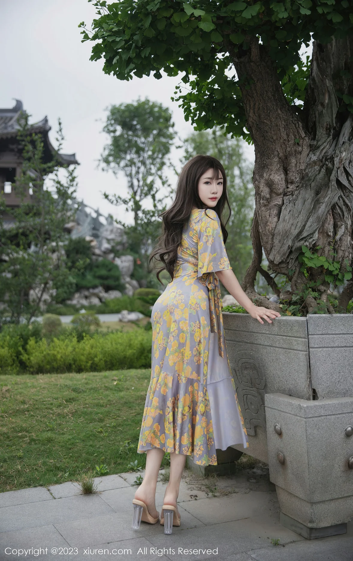  XiuRen 秀人 No.6949 严利娅Yuliya 黄灰色睡裙性感写真 [85P]第4张