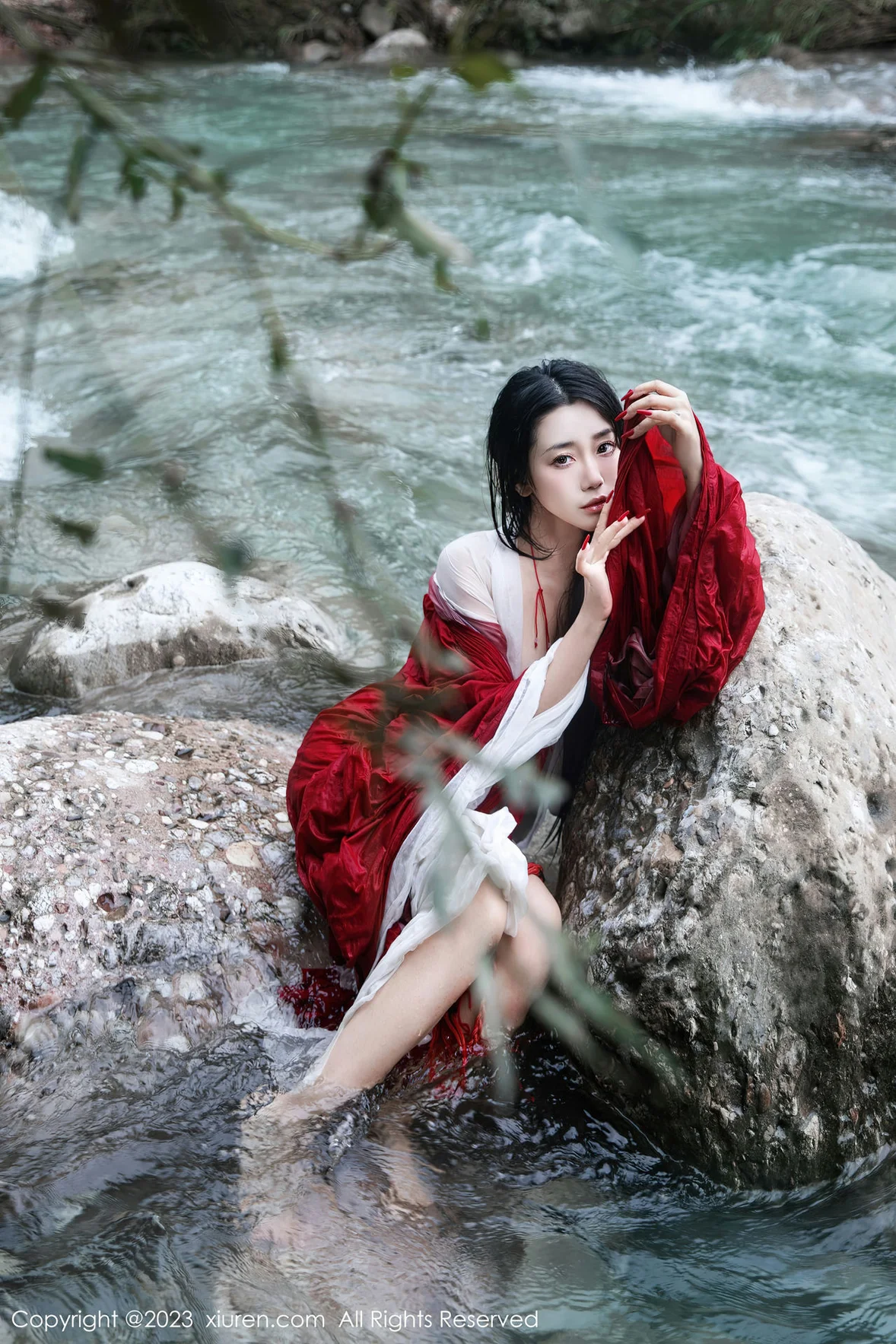  XiuRen 秀人 No.7295 严利娅Yuliya 户外诱惑红色古装性感写真 [90P]第17张