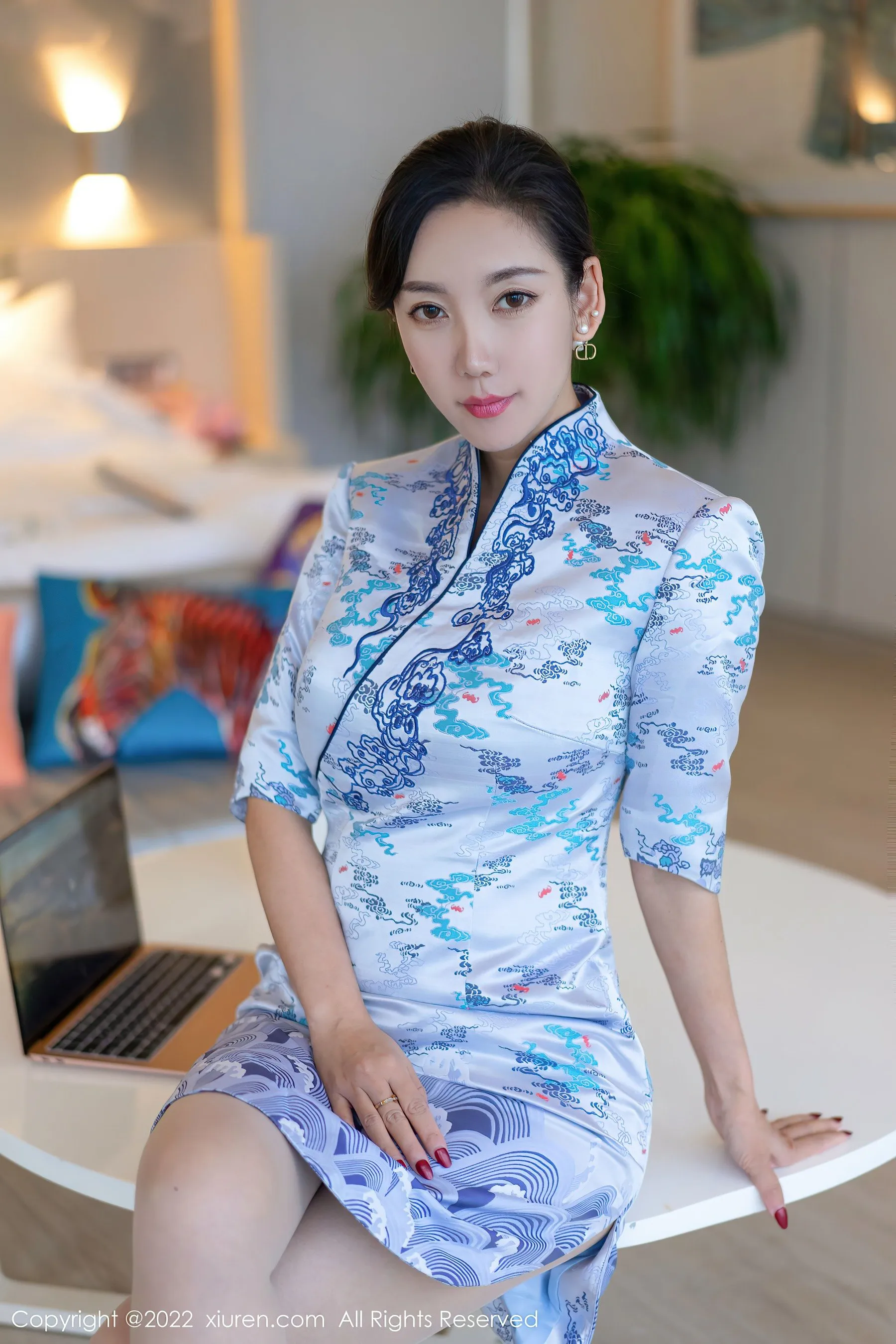 秀人网 No.4613 艾静香 御姐旗袍三亚旅拍第9张