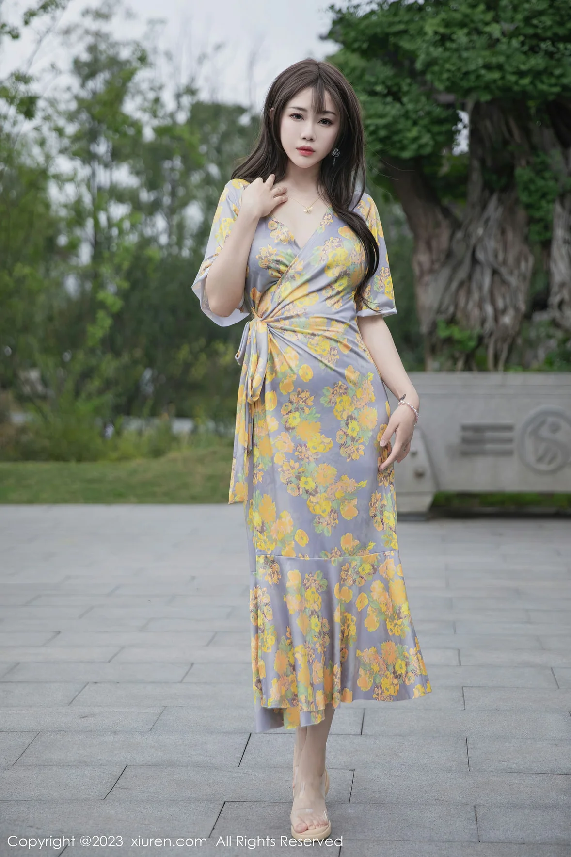  XiuRen 秀人 No.6949 严利娅Yuliya 黄灰色睡裙性感写真 [85P]第4张