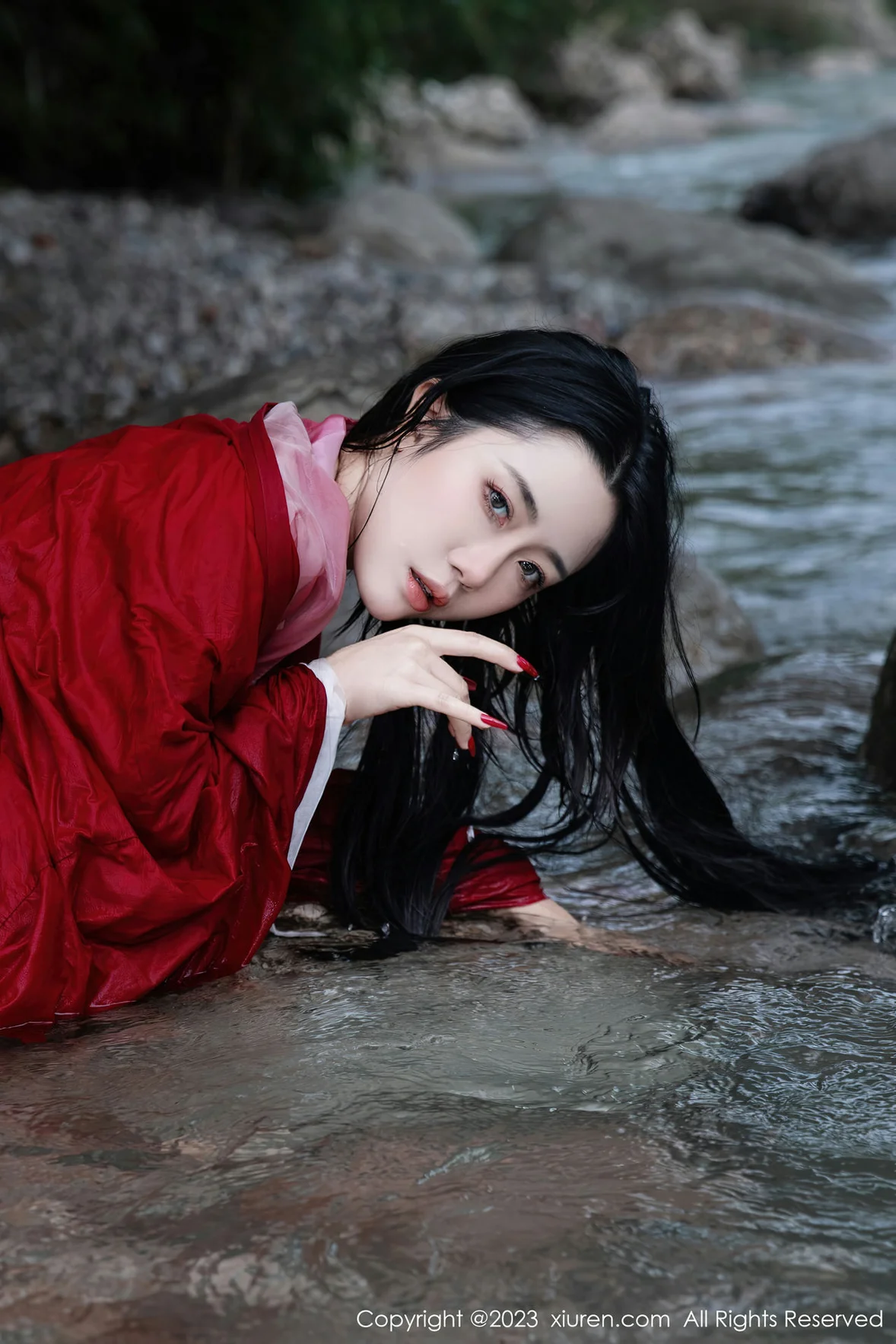  XiuRen 秀人 No.7295 严利娅Yuliya 户外诱惑红色古装性感写真 [90P]第15张