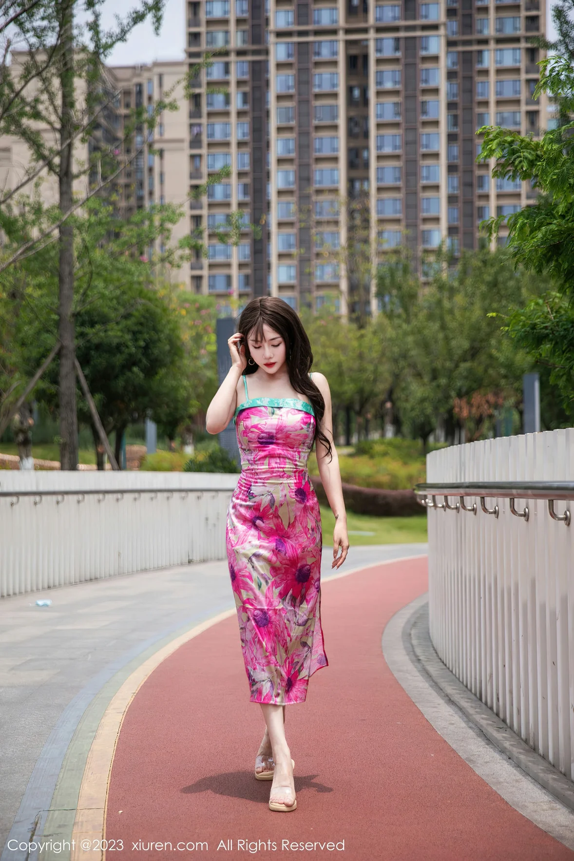  XiuRen 秀人 No.7065 严利娅Yuliya 网红情人裙性感写真 [76P]第3张