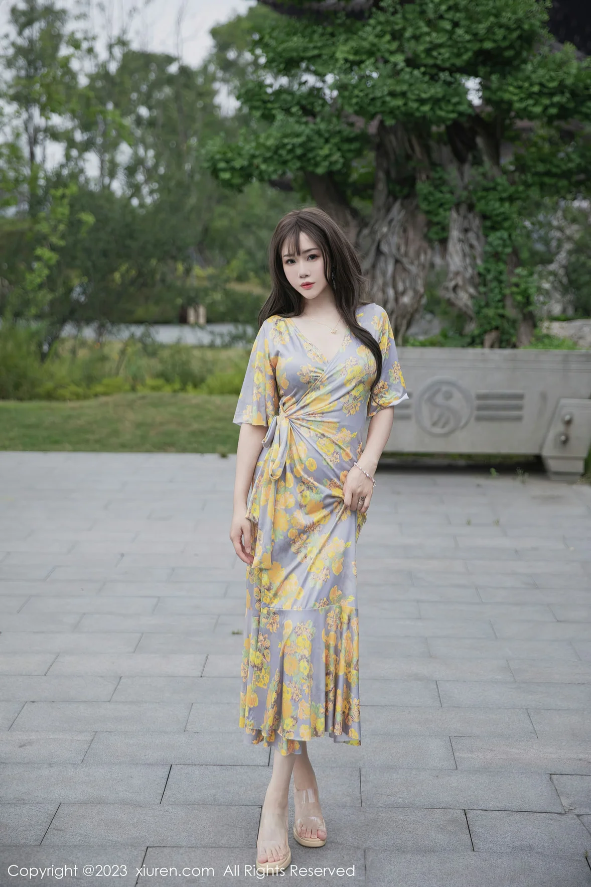  XiuRen 秀人 No.6949 严利娅Yuliya 黄灰色睡裙性感写真 [85P]第13张