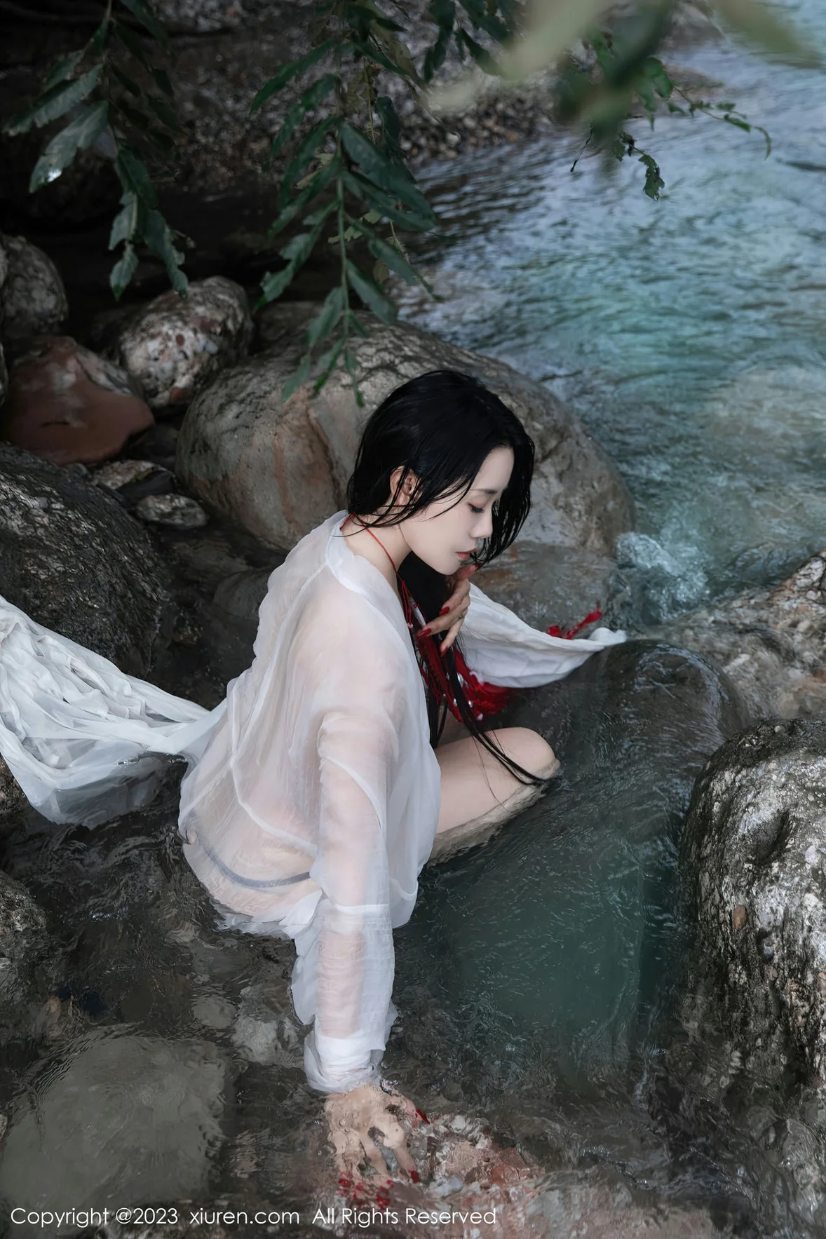  XiuRen 秀人 No.7295 严利娅Yuliya 户外诱惑红色古装性感写真 [90P]第20张